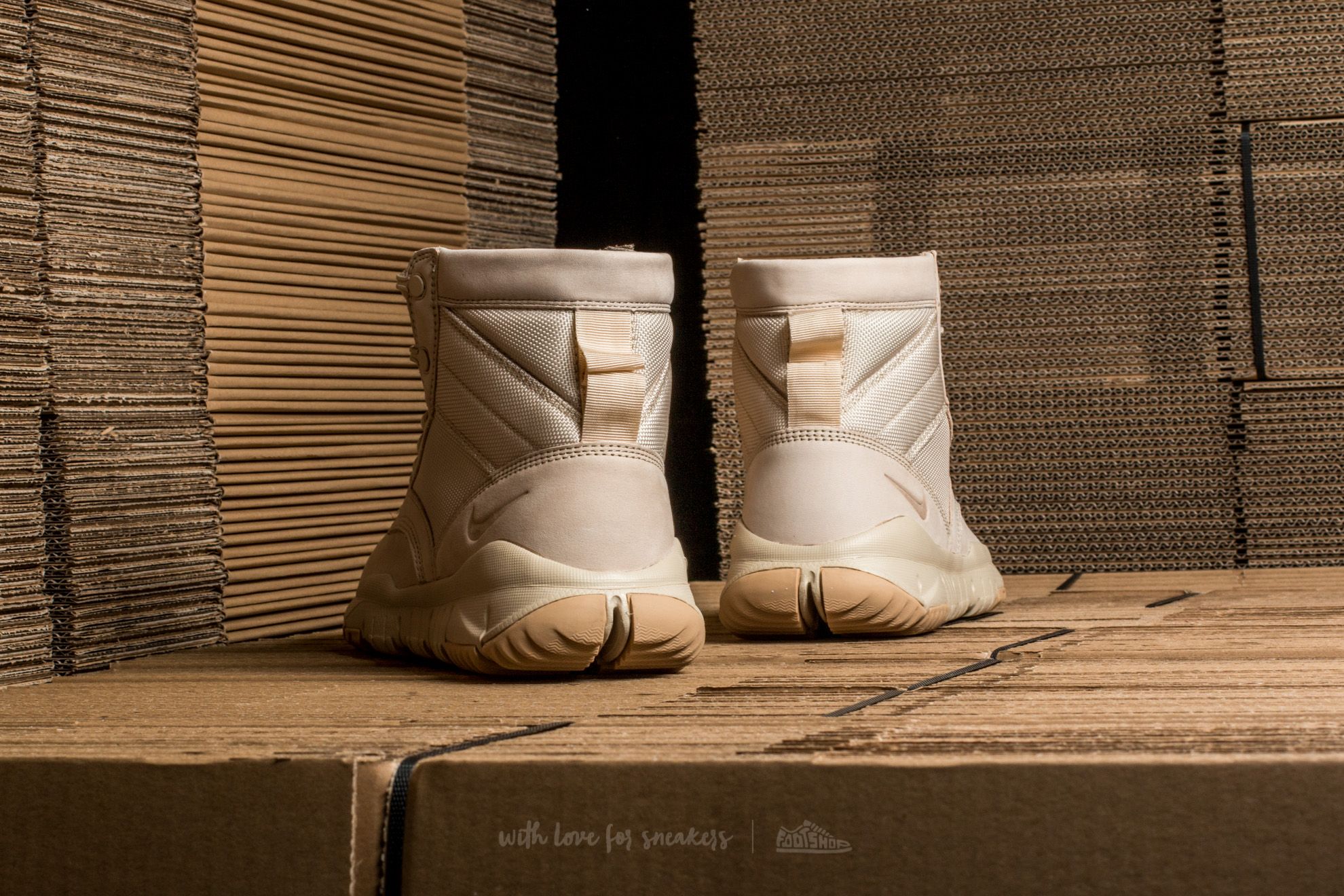 Chaussures et baskets homme Nike SFB 6 NSW Leather Oatmeal Oatmeal Linen Footshop