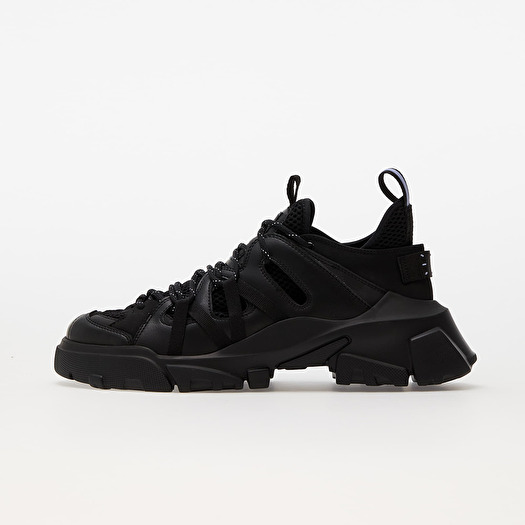 Sneakers mcq top