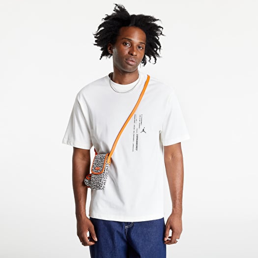 Short outlet sleeve crew