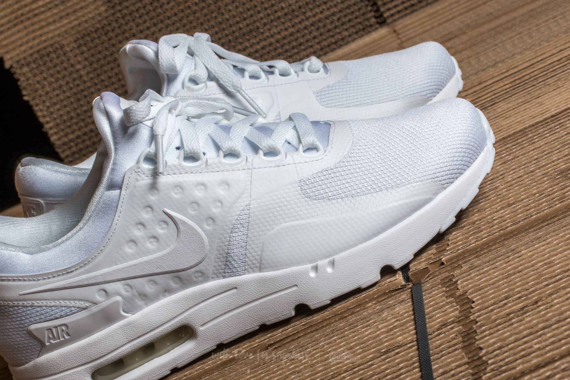Nike air max zero essential white men's casual shoe sale