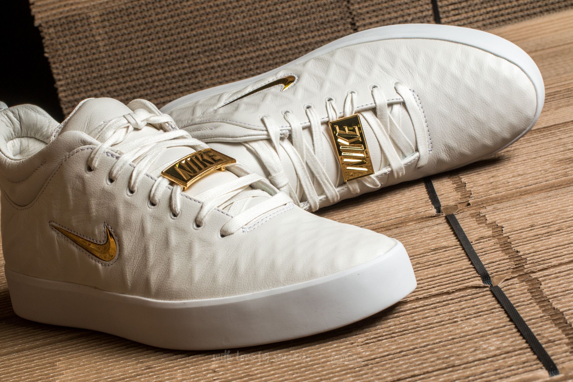 Men s shoes Nike Tiempo Vetta 17 Ivory Metallic Gold White Footshop