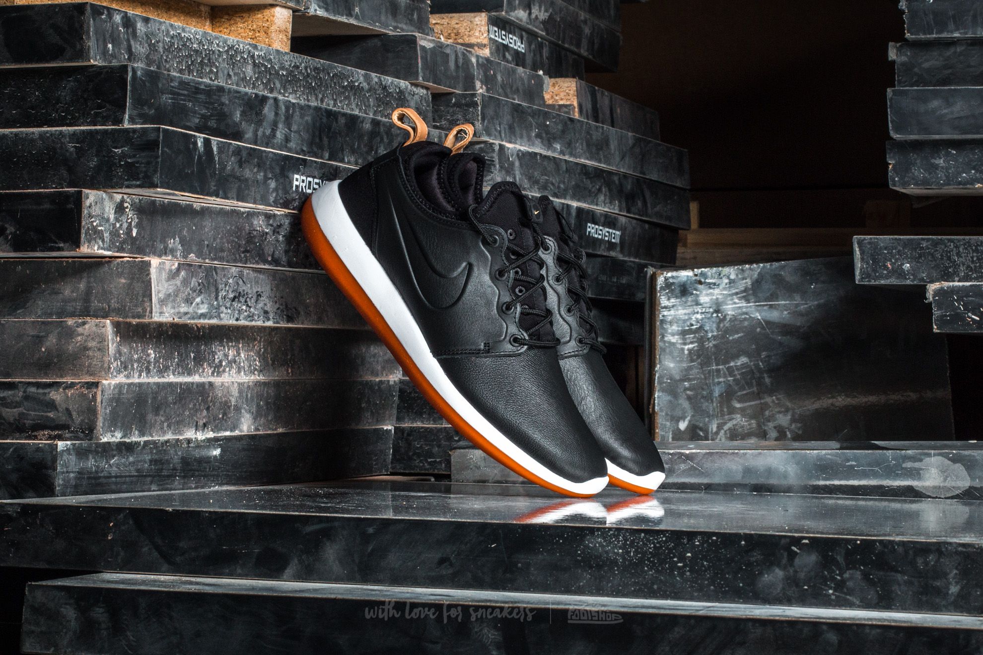 Men s shoes Nike Roshe Two Leather Premium Black Black White Footshop