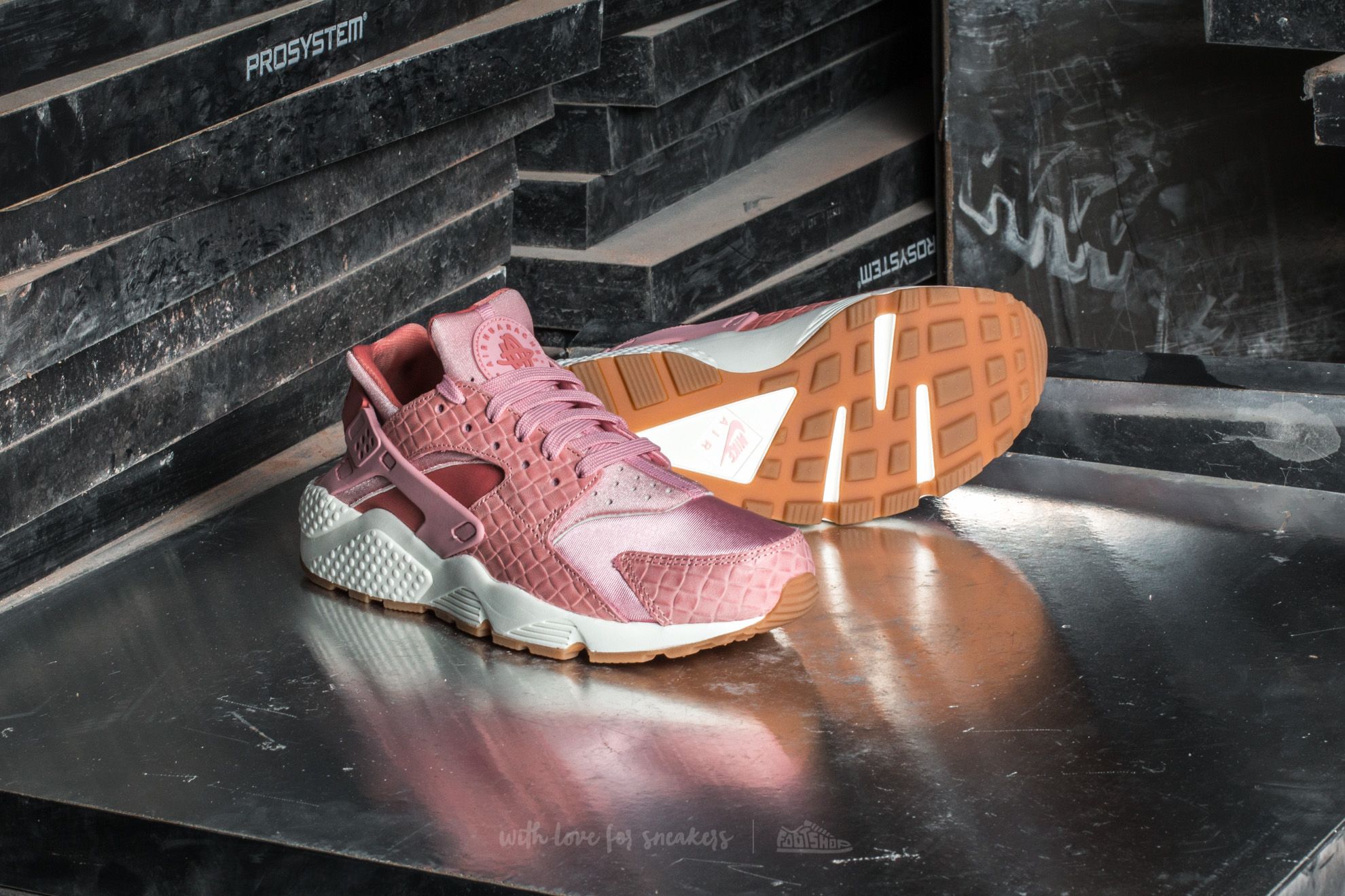 Nike air discount huarache pink glaze