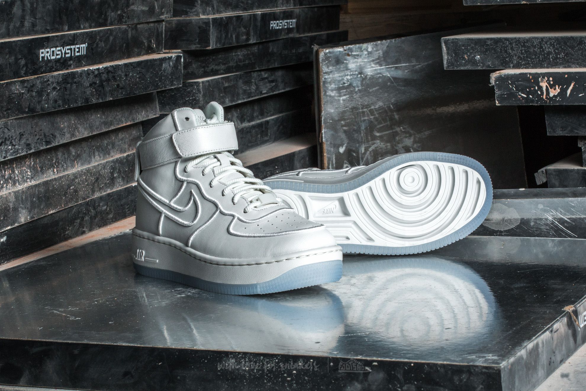 Chaussures et baskets femme Nike Wmns Air Force 1 Upstep Hi SI Summit White Summit White Footshop