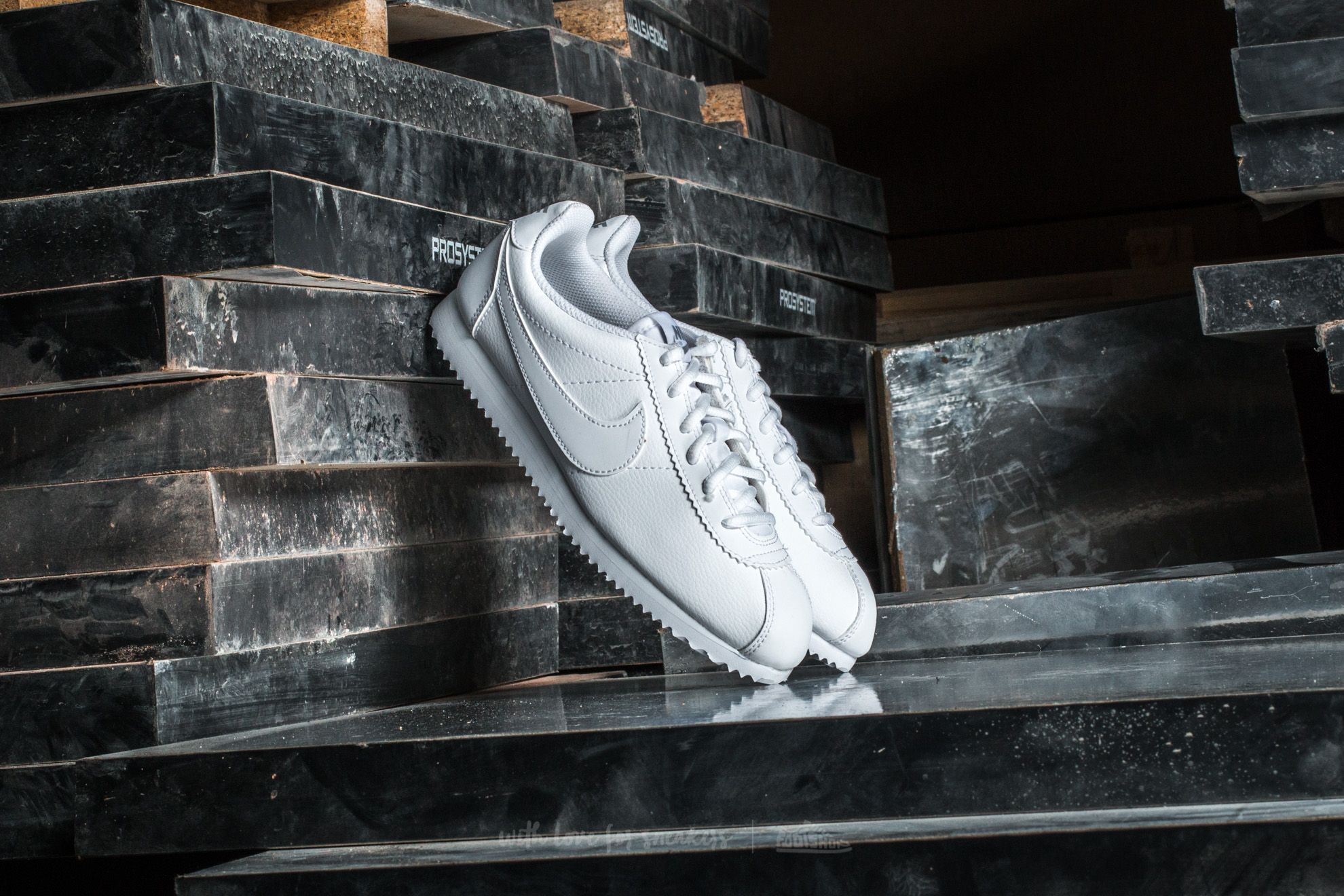 ■Nike■ Cortez Leather W Wolf Grey Summit White Gum Medium Nike (Wmns) Cortez Leather 'Wolf Summit Gum' in White | Lyst