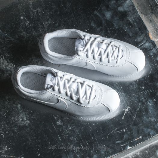 Grey and white nike cortez store