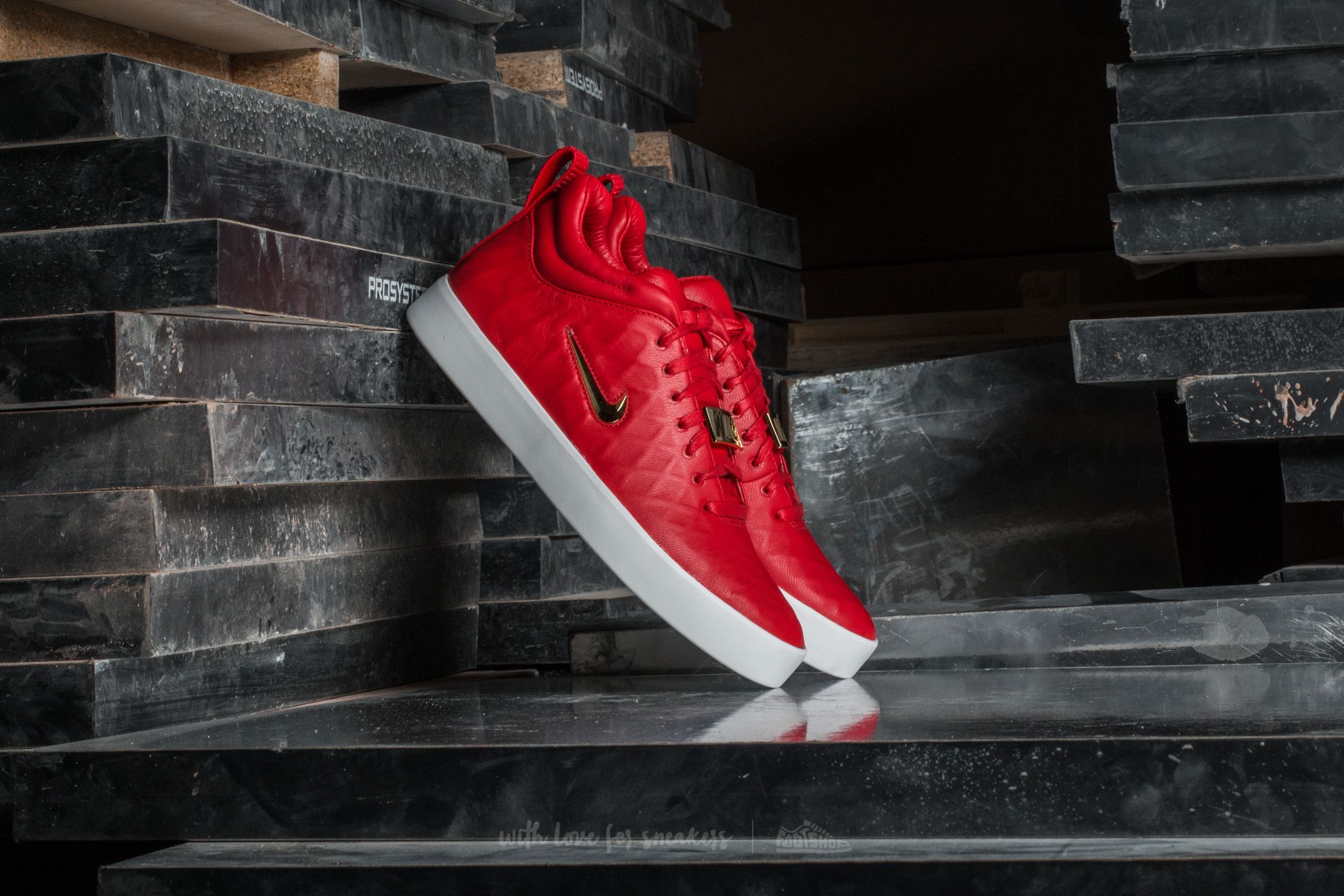 Men s shoes Nike Tiempo Vetta 17 University Red Metallic Gold Footshop