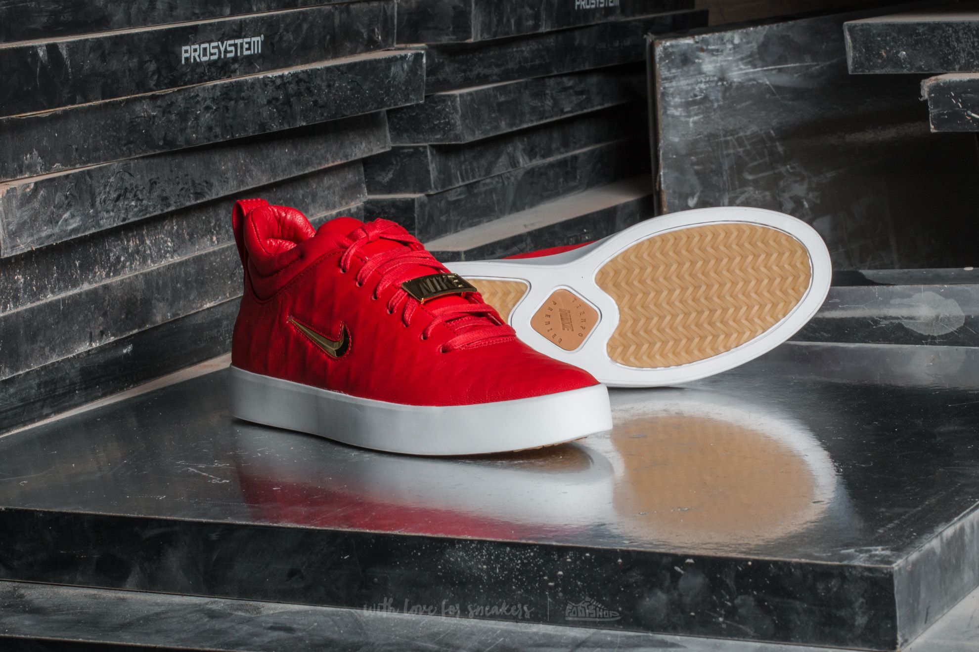 Men's shoes Nike Tiempo Vetta '17 University Red/ Metallic Gold