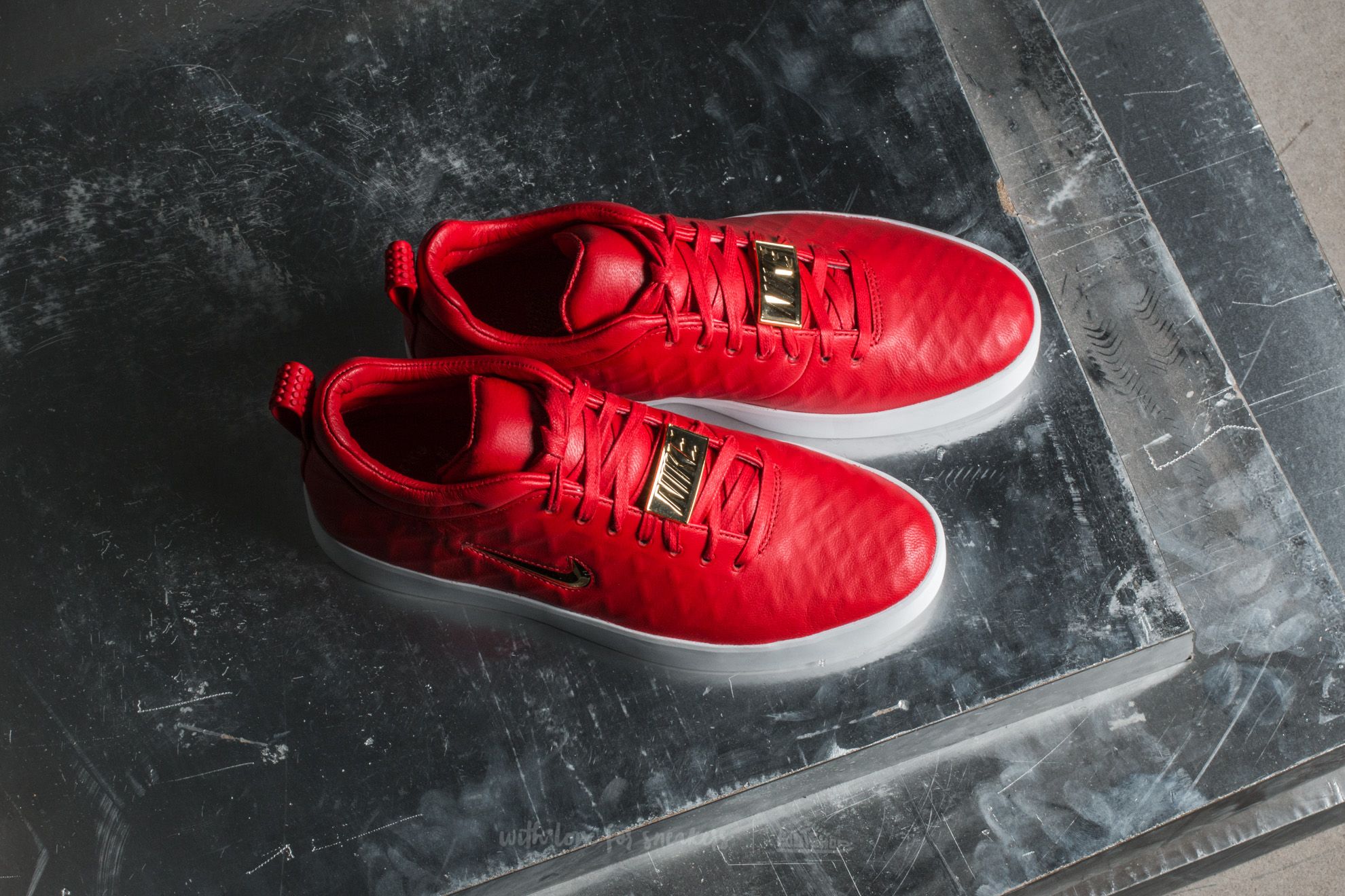 Men's shoes Nike Tiempo Vetta '17 University Red/ Metallic Gold