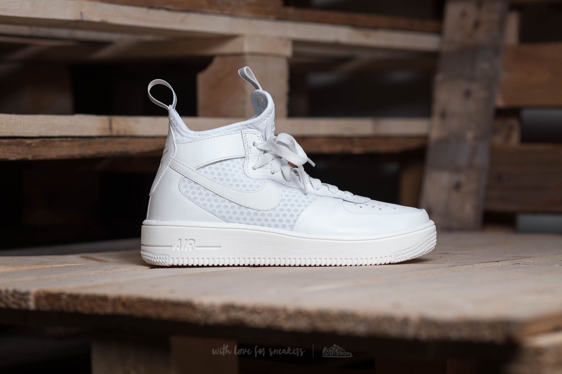 Nike air force ultraforce mid white online