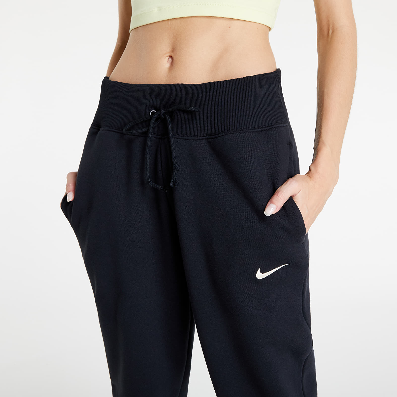 Nike womens joggers black discount