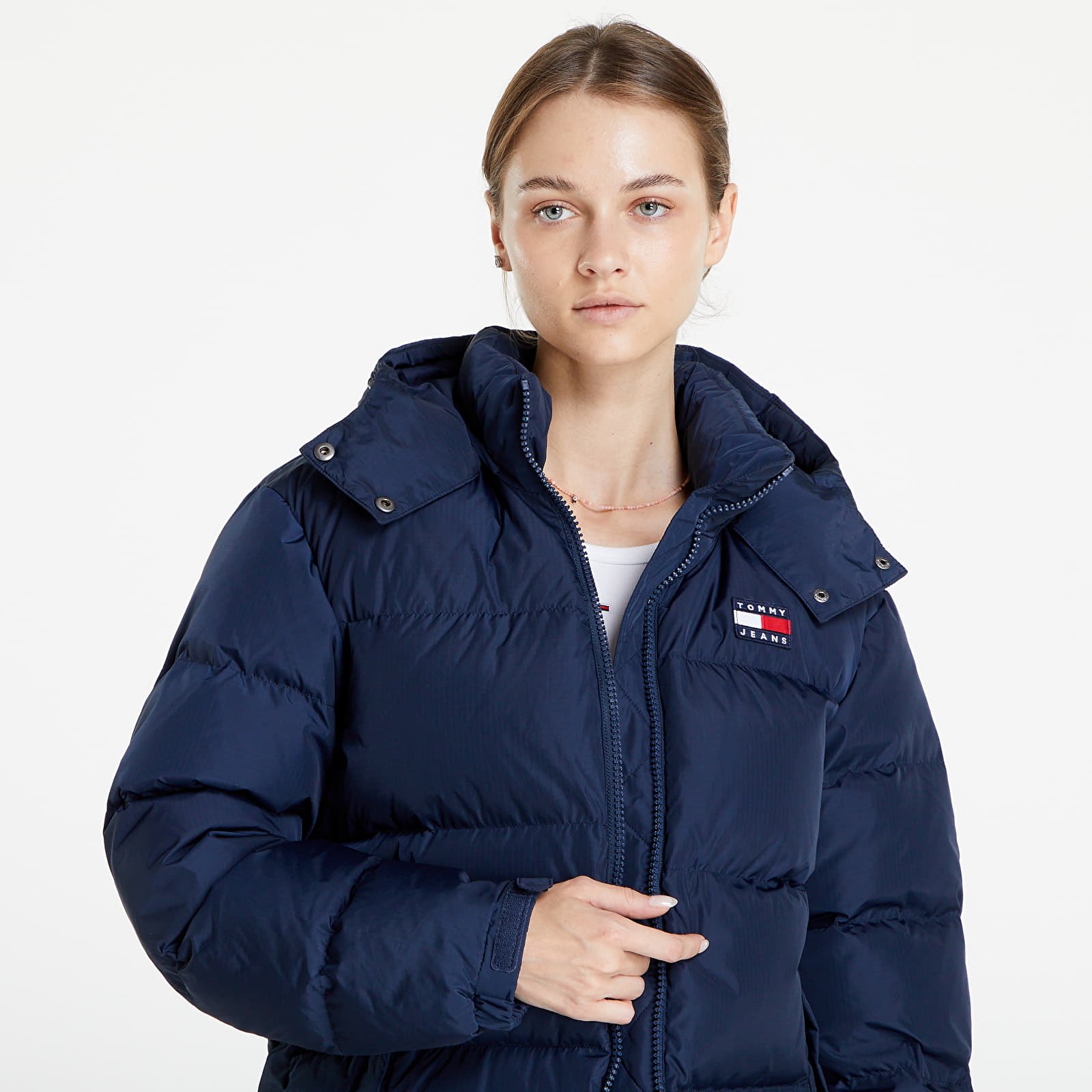 Bundy a kabáty Tommy Jeans Alaska Puffer Twilight Navy