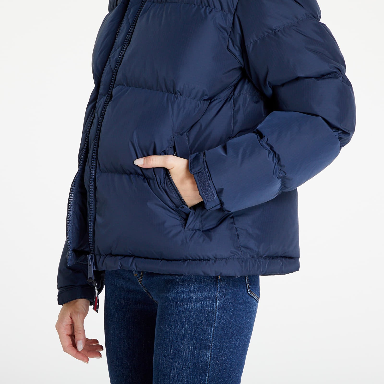 Bundy a kabáty Tommy Jeans Alaska Puffer Twilight Navy
