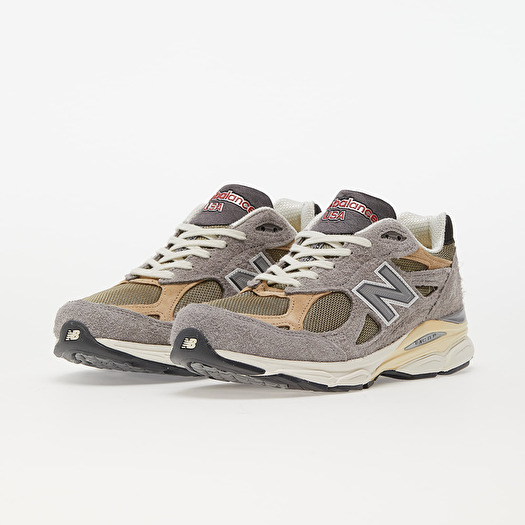 Men s shoes New Balance x Teddy Santis 990 V3 Grey Olive Beige Footshop