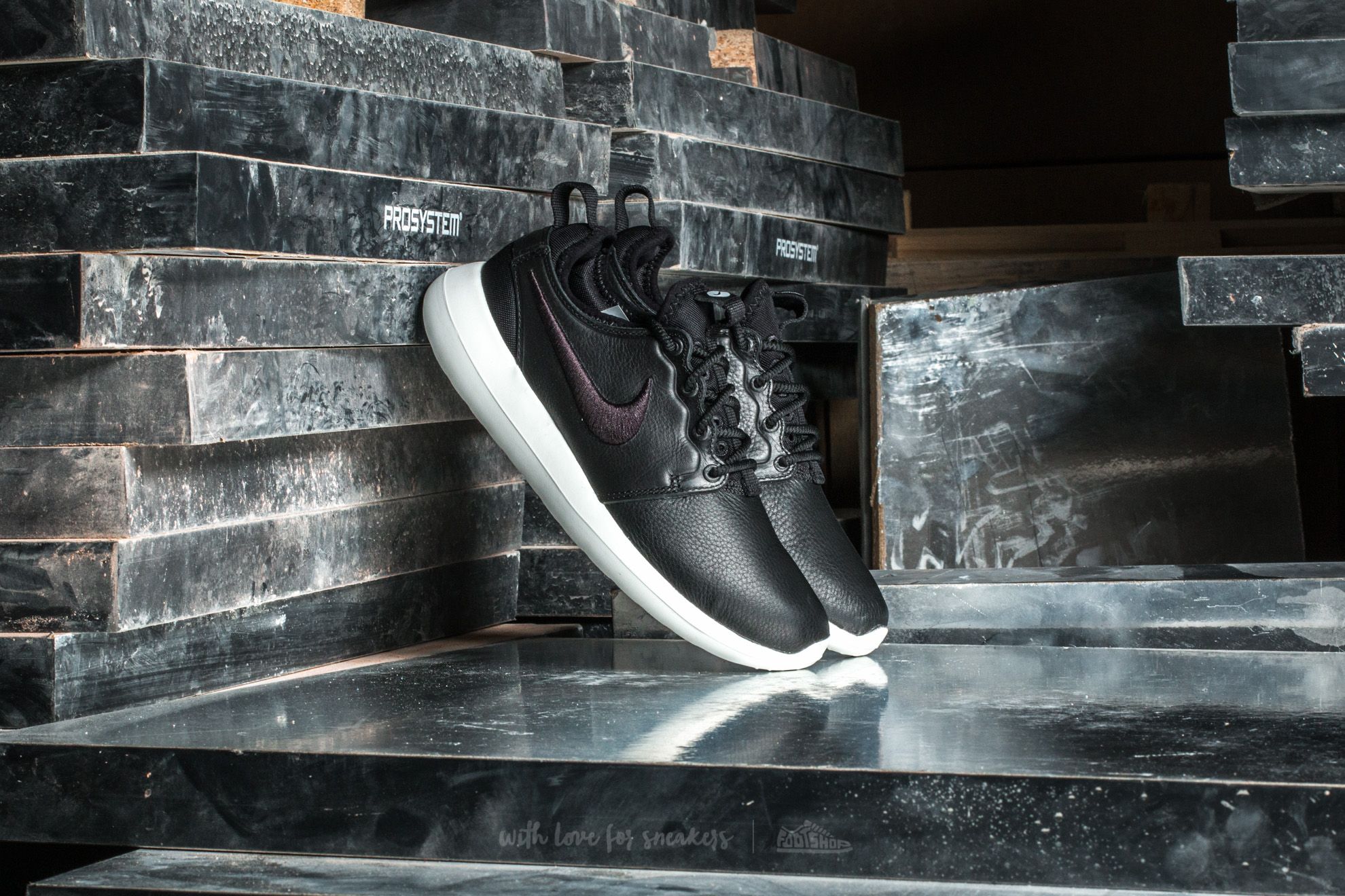 Roshe two hotsell leather black