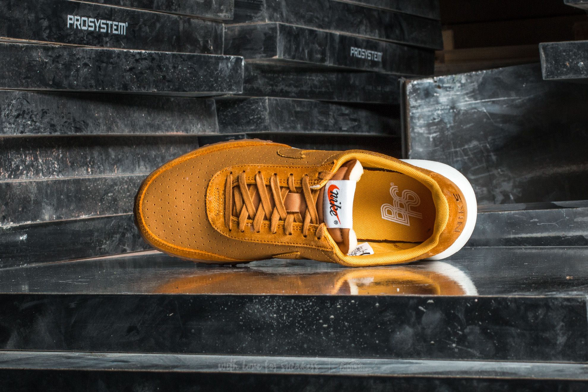 Women's shoes Nike W Roshe Waffle Racer NM Premium Desert Ochre/ Desert Ochre
