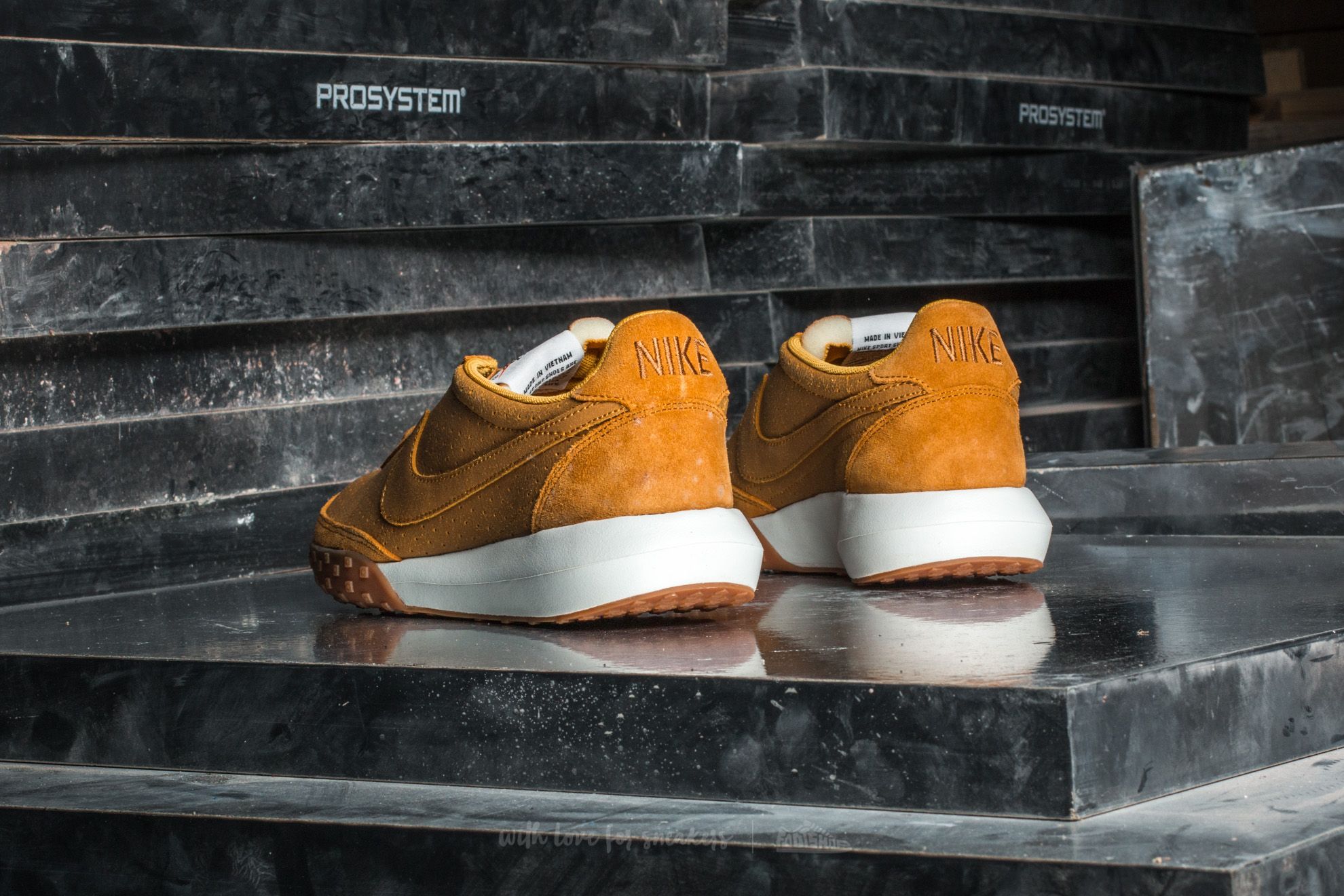 Women's shoes Nike W Roshe Waffle Racer NM Premium Desert Ochre/ Desert Ochre