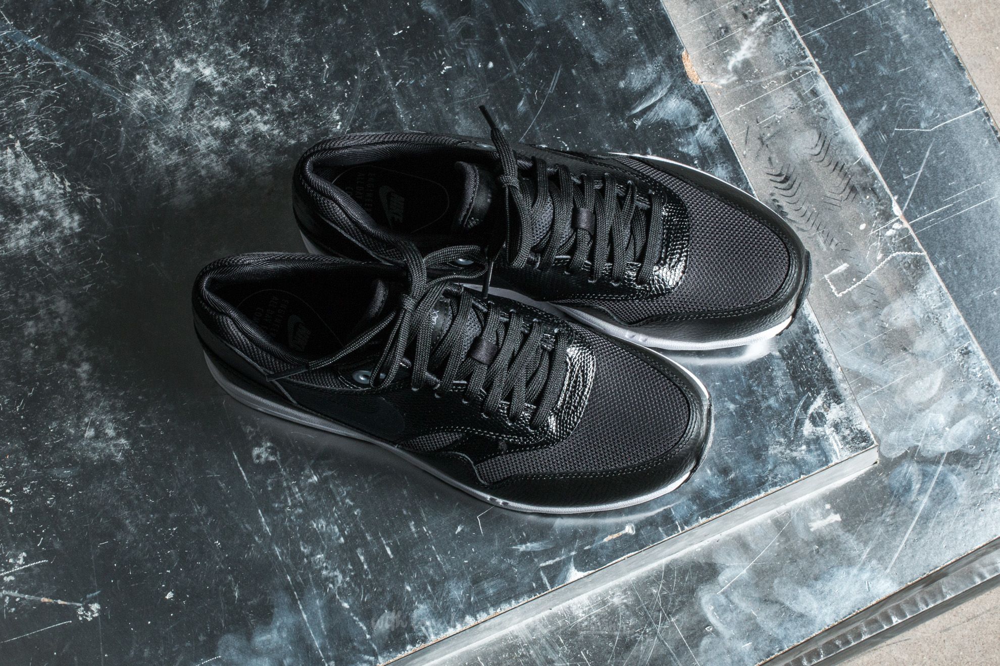 Sapatos de mulher Nike W Air Max 1 Ultra 2.0 Black/ Metallic Hematite-Black