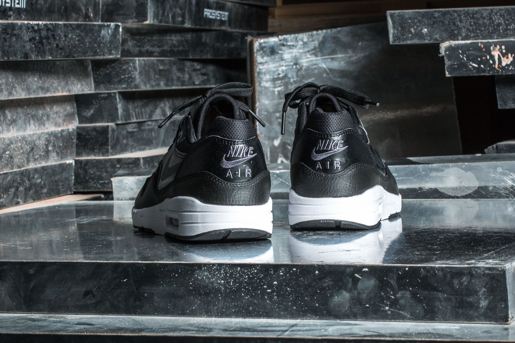 Sapatos de mulher Nike W Air Max 1 Ultra 2.0 Black/ Metallic Hematite-Black