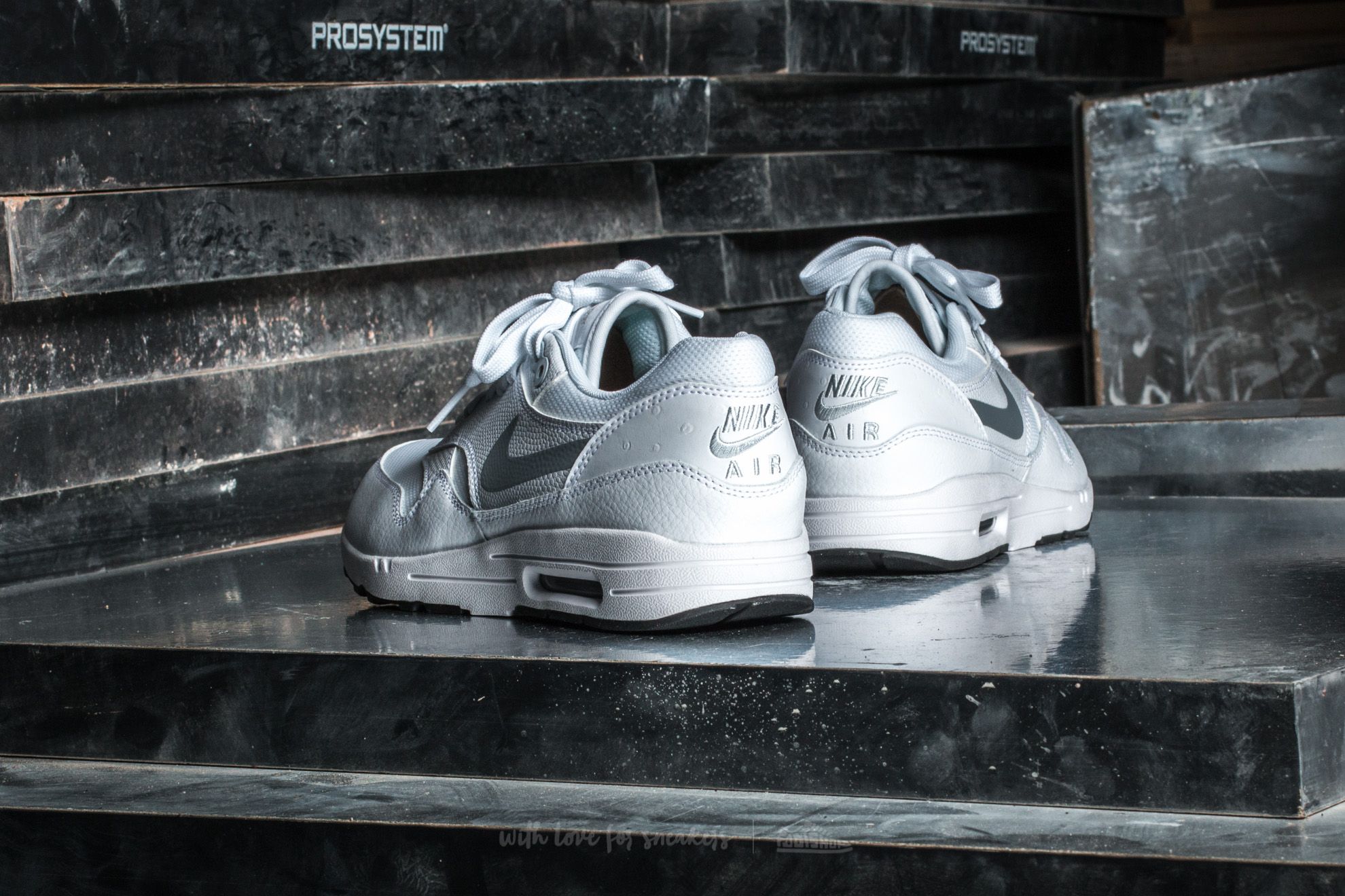 Moteriška avalynė Nike W Air Max 1 Ultra 2.0 White/ Metallic Platinum-Black