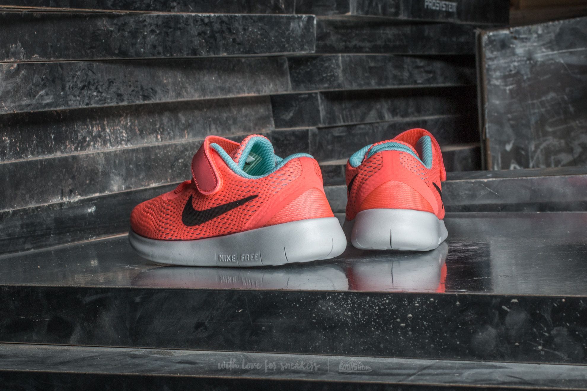 Kids sneakers and shoes Nike Free Run TDV Lava Glow Metallic
