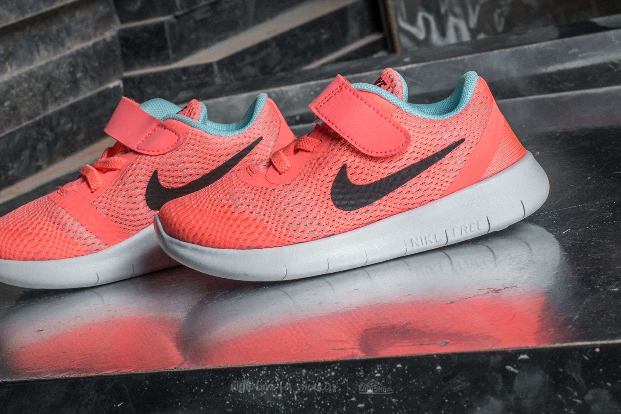 Nike free run kids silver on sale