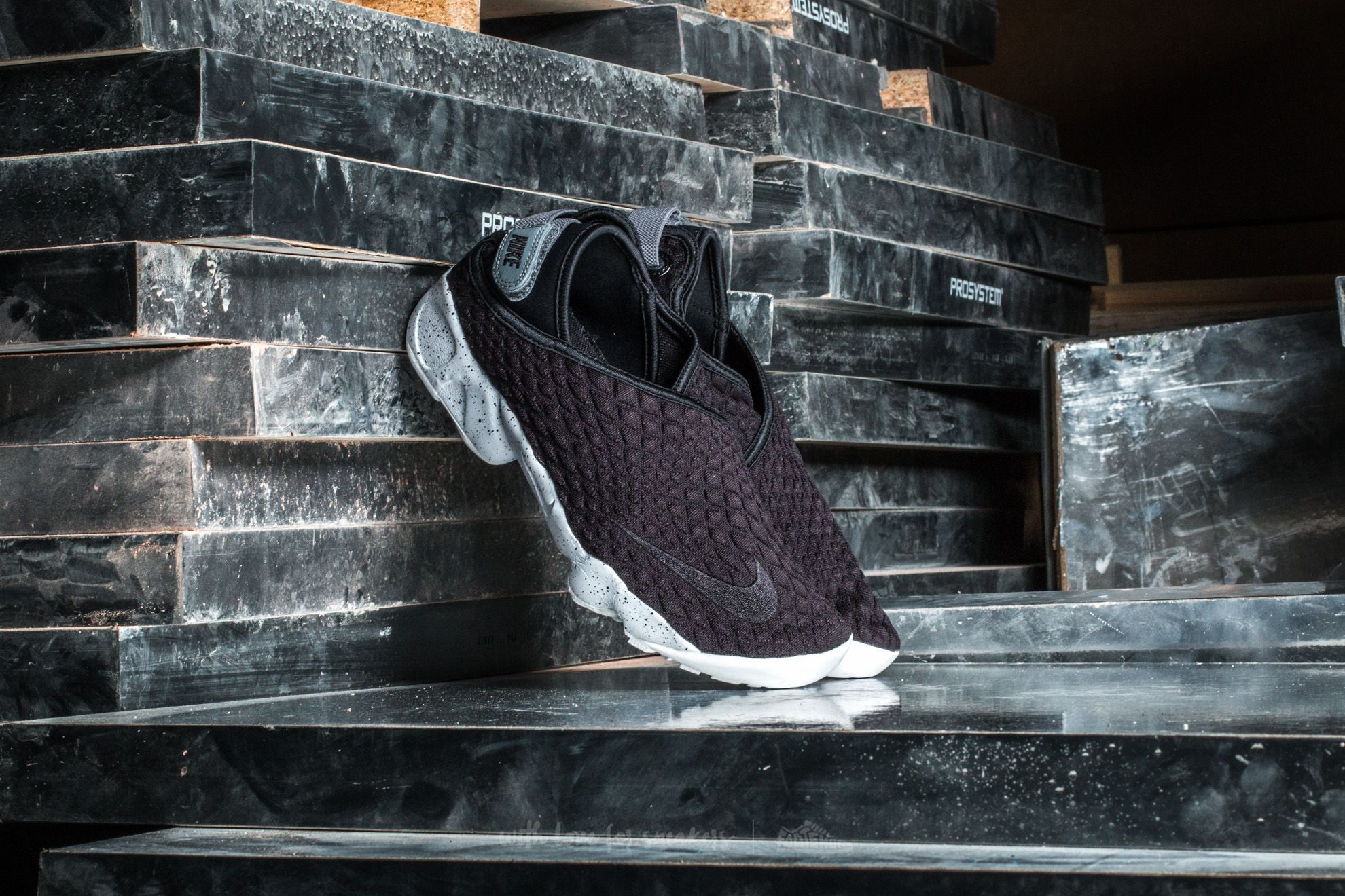 Nike rift wrap womens clearance