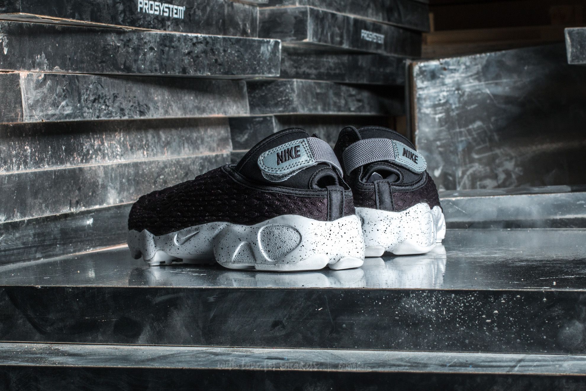 nikelab air rift wrap