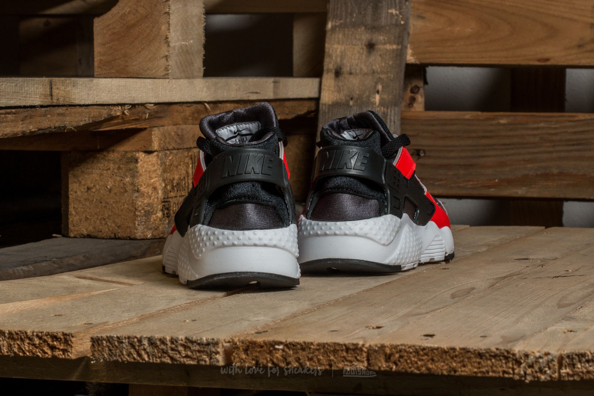 Women's shoes Nike Huarache Run (GS) Max Orange/ Black-Black