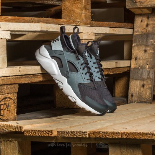Size 2 nike air store huarache