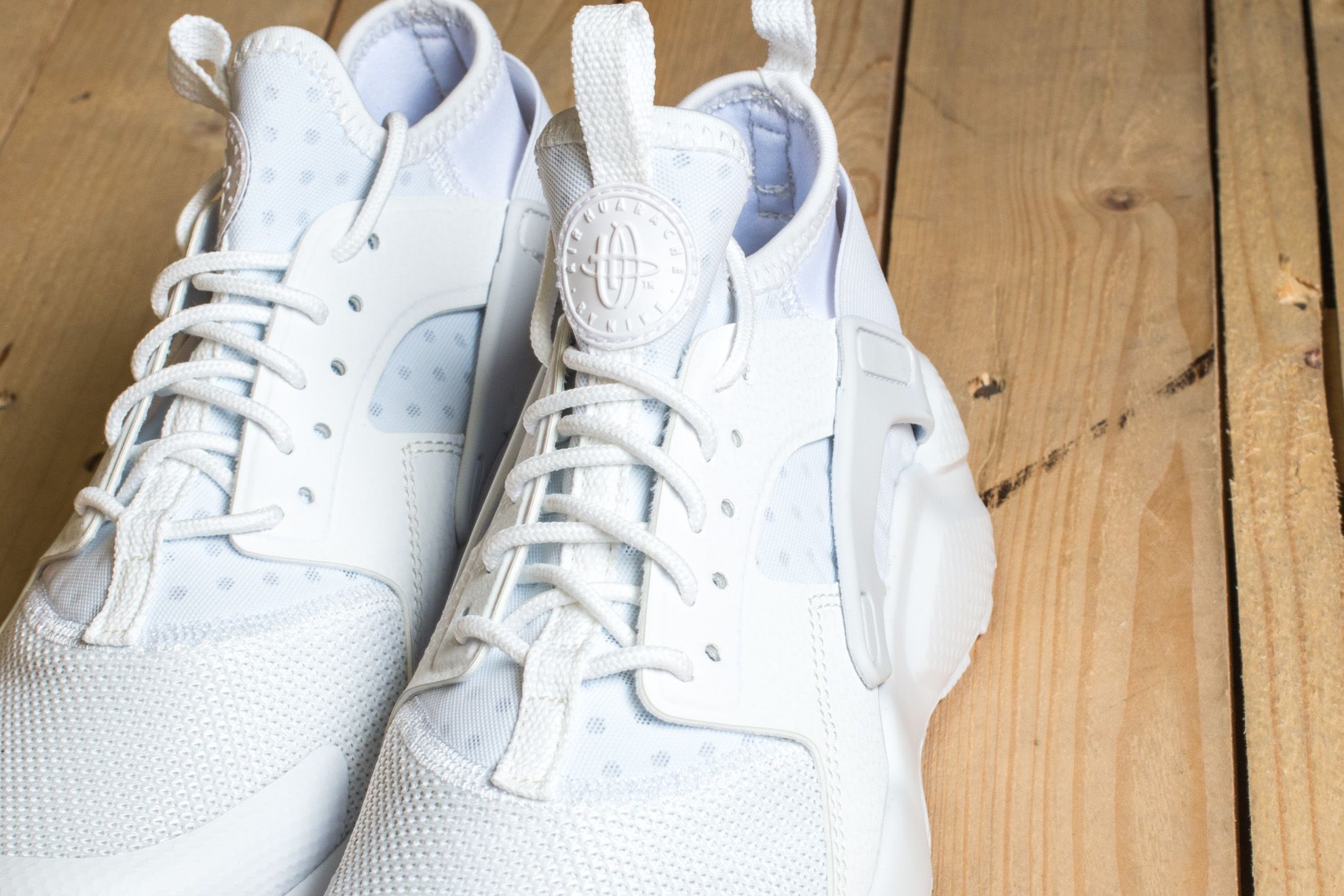 Huarache ultra deals triple white