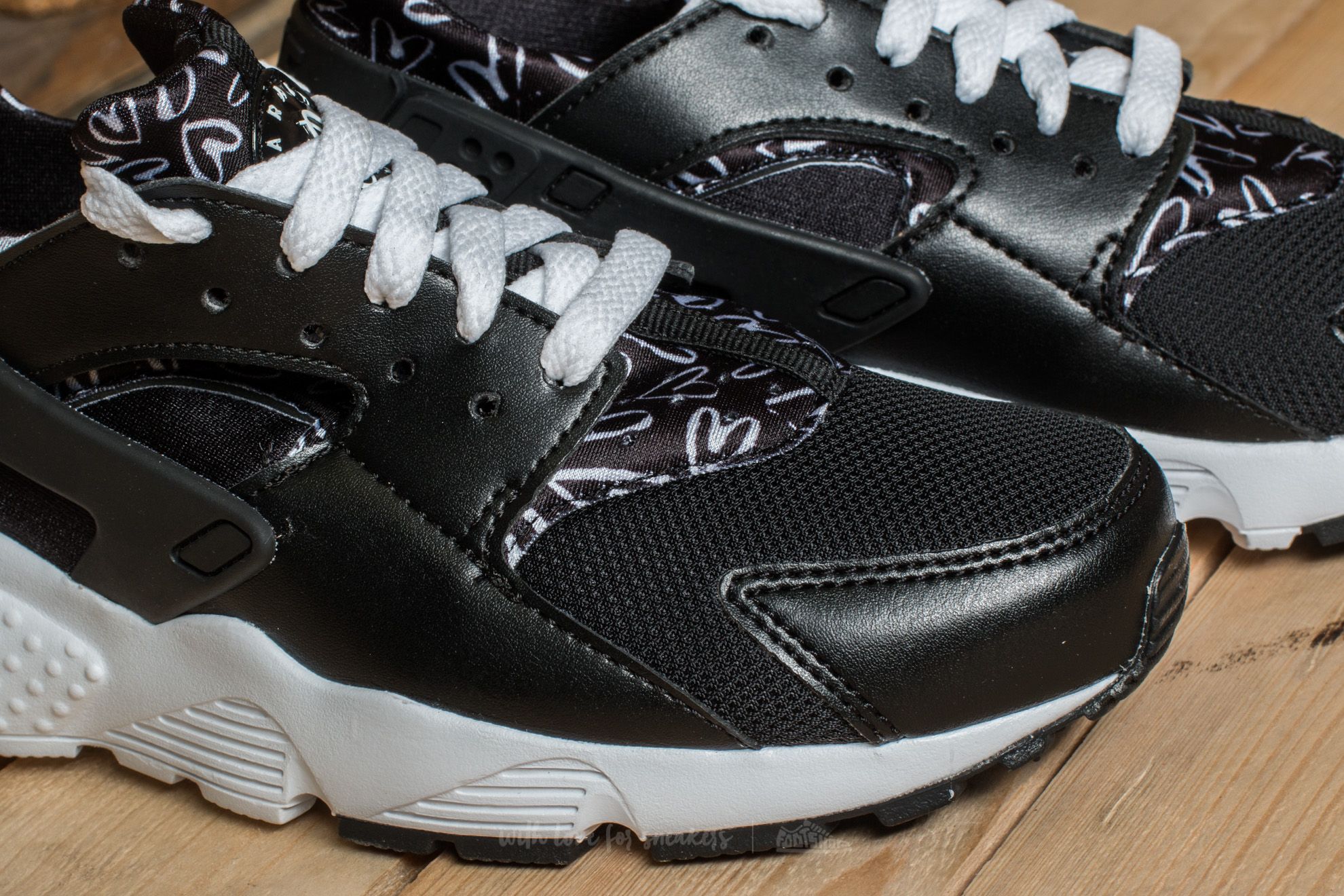 huarache snakeskin black