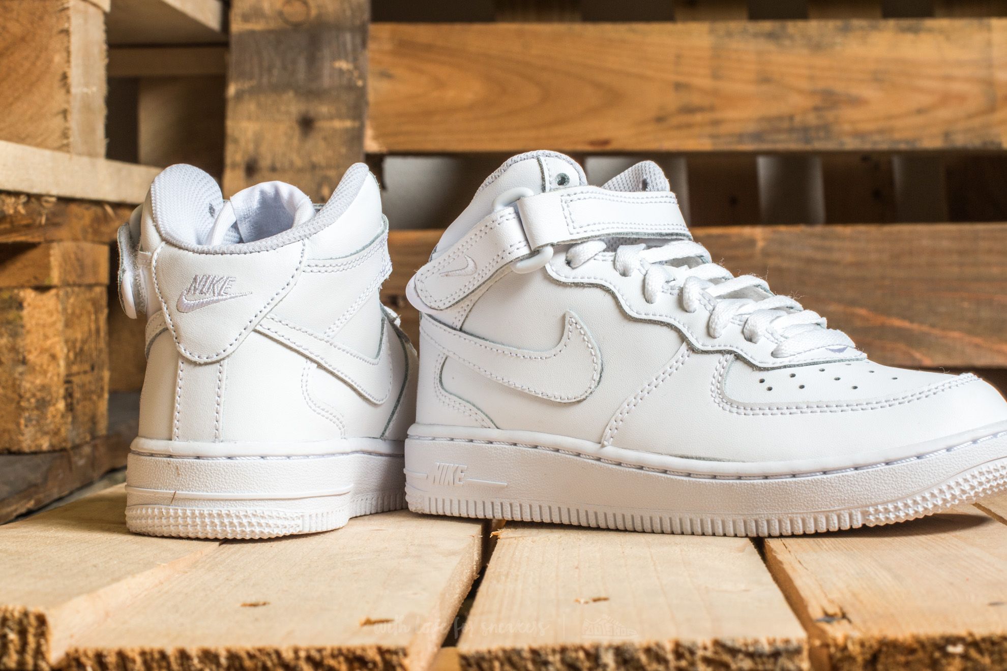 Nike air force 1 mid junior white store