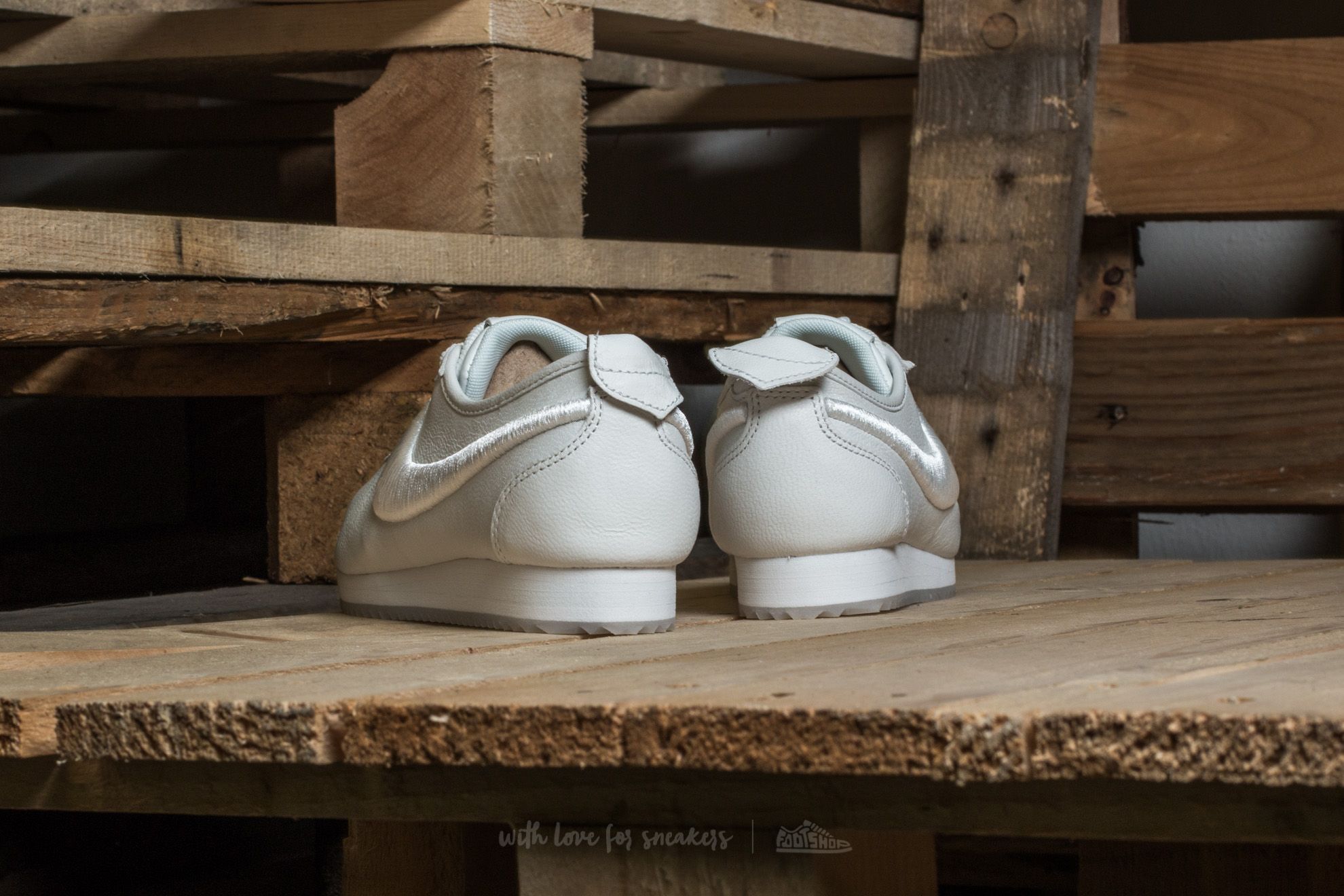 Nike cortez 72 shop si women's shoe