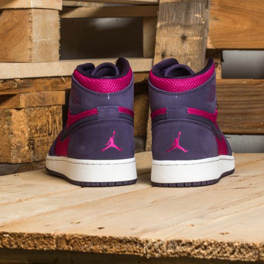 True berry jordan top