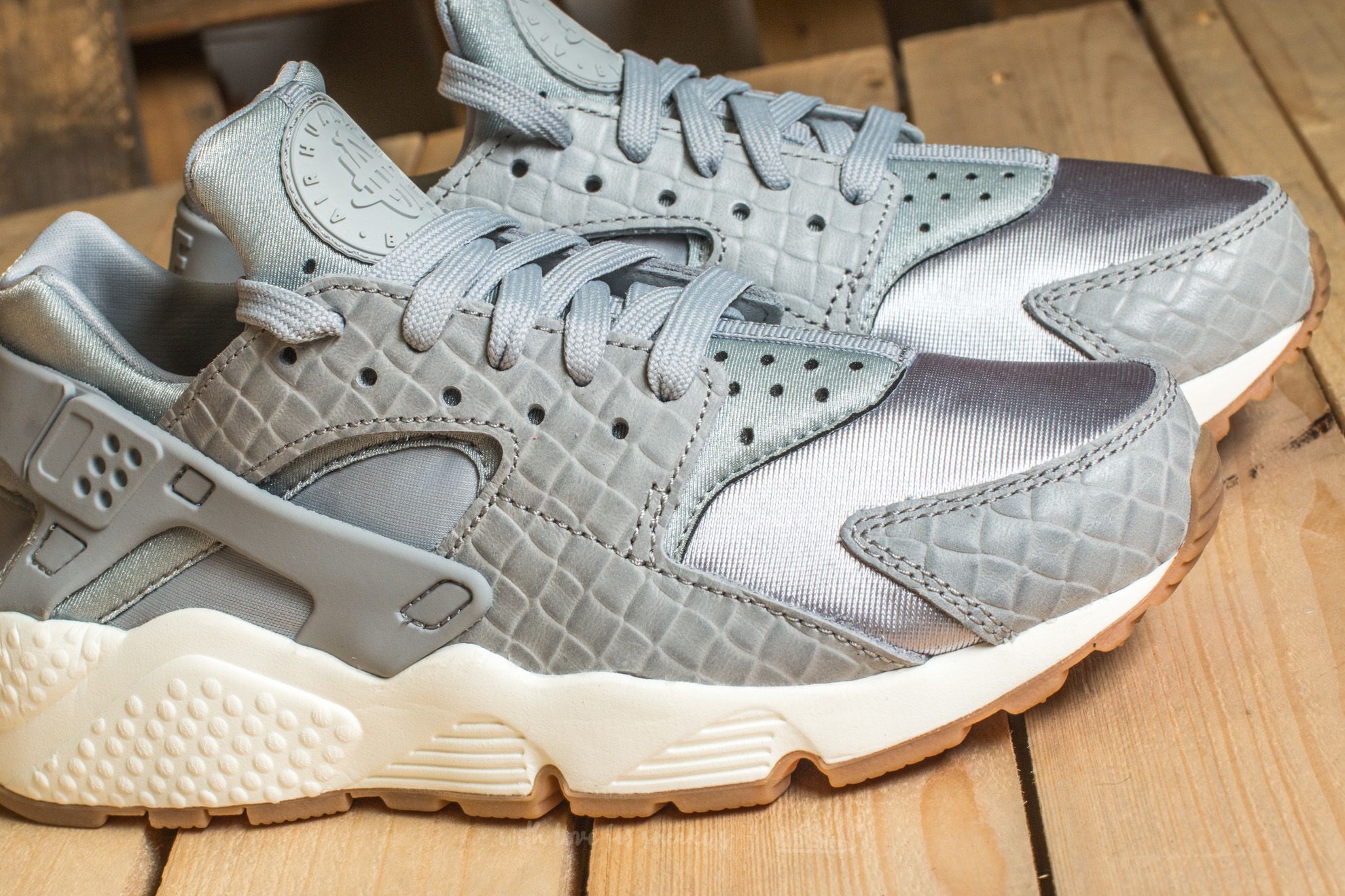 Women s shoes Nike Wmns Air Huarache Run Premium Wolf Grey Wolf Grey Sail Footshop