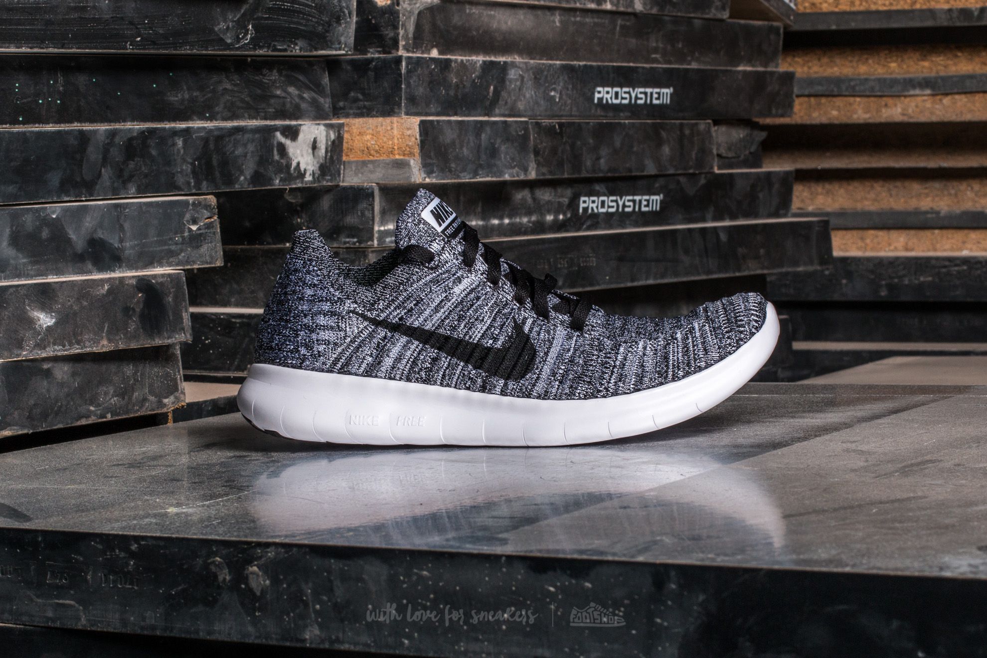 Dámské tenisky a boty Nike Wmns Free Run Flyknit White/ Black