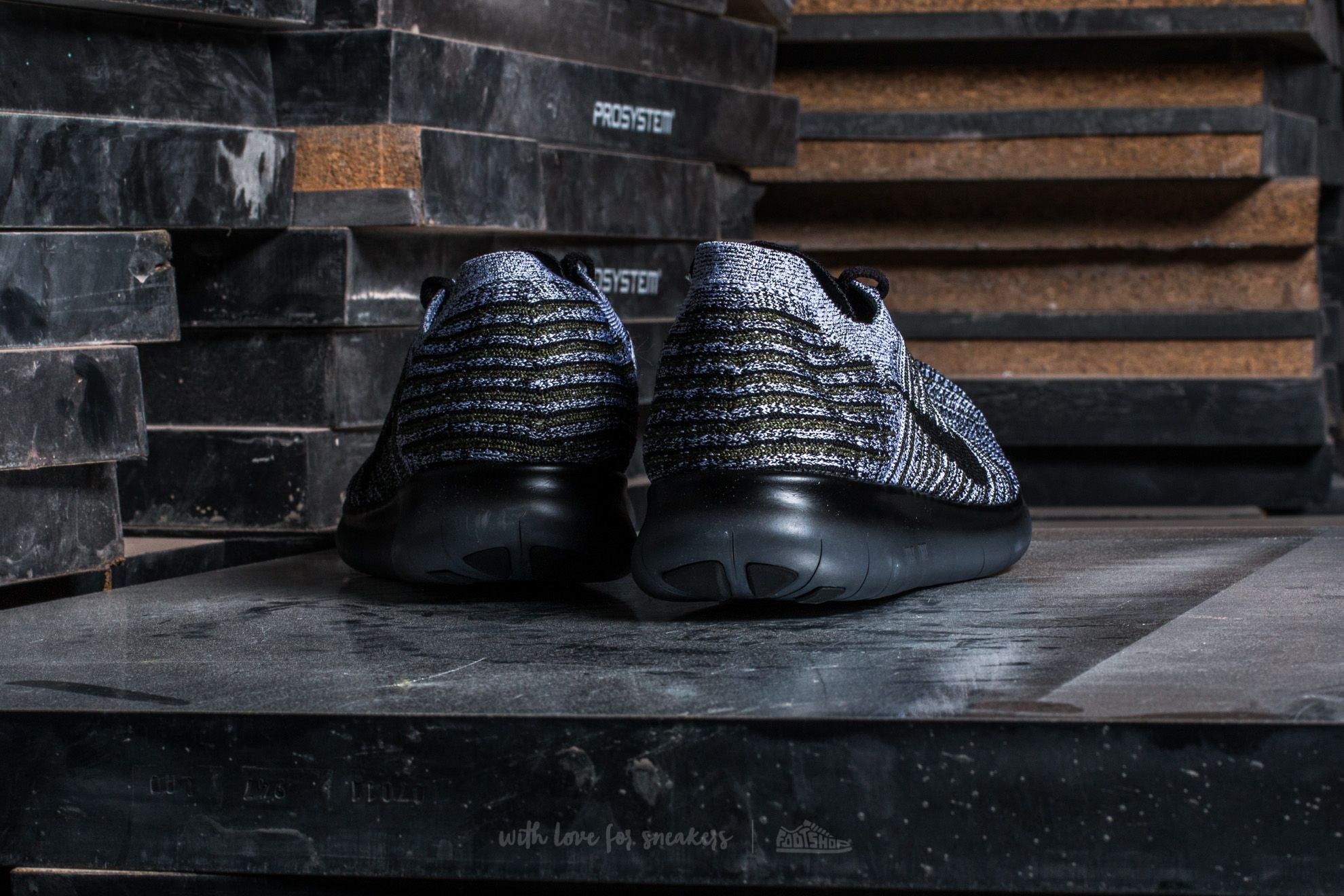 Vyriška avalynė Nike Free Run Flyknit Cargo Khaki/ Black-Blue Glow