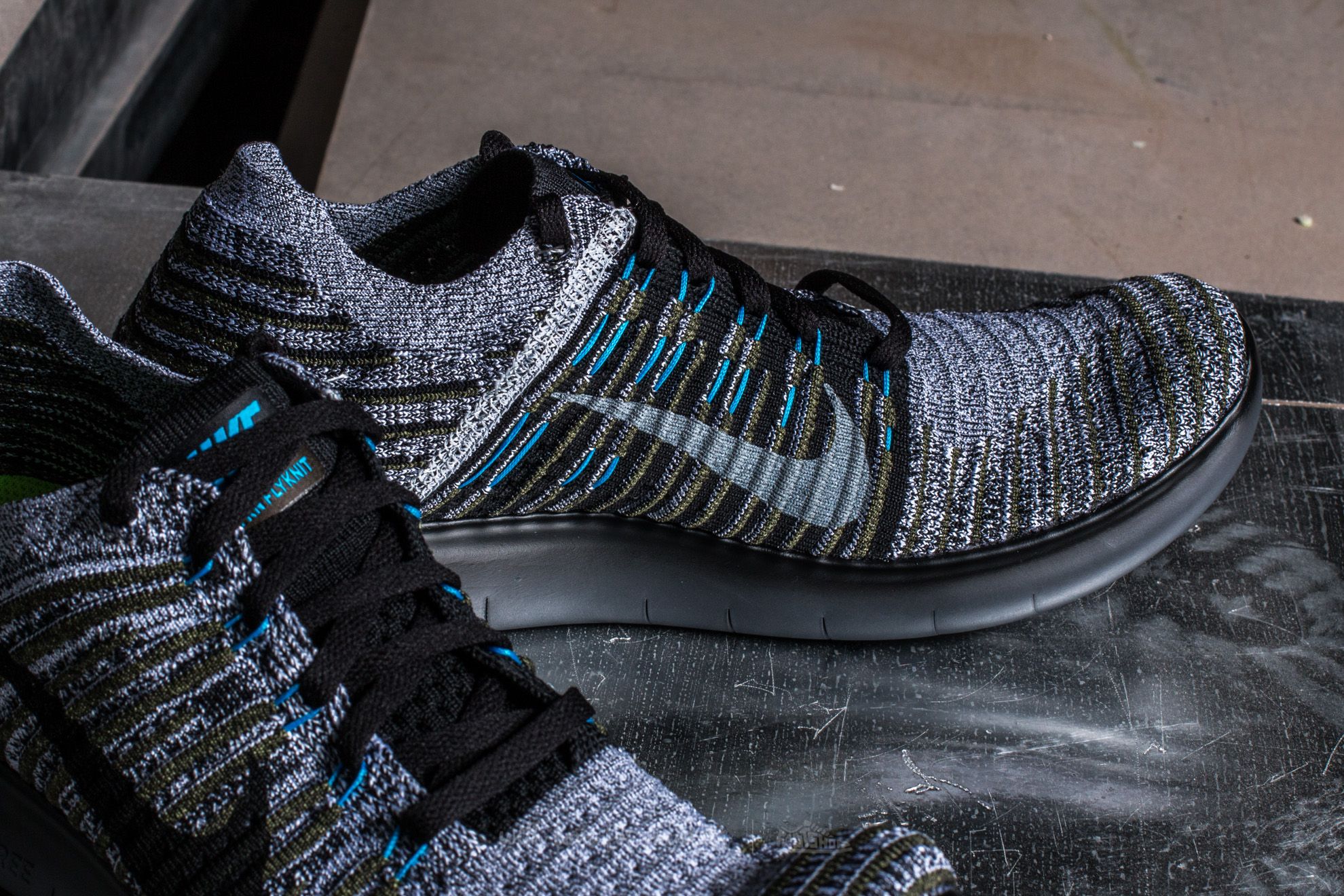 Herren Sneaker und Schuhe Nike Free Run Flyknit Cargo Khaki Black Blue Glow Footshop