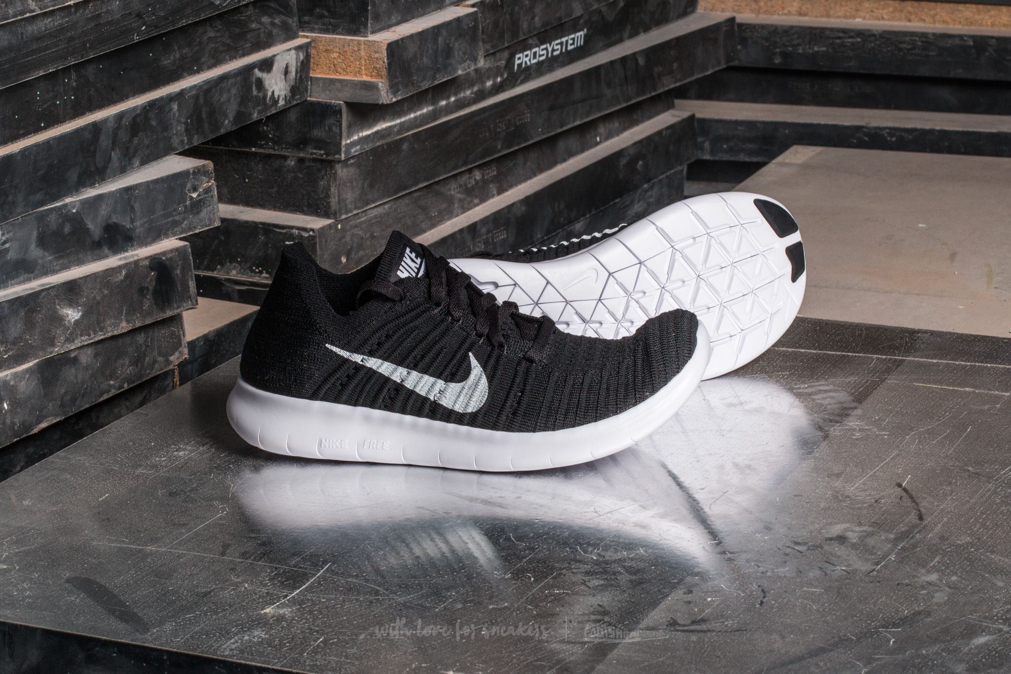 Womens 'free run flyknit black and white discount