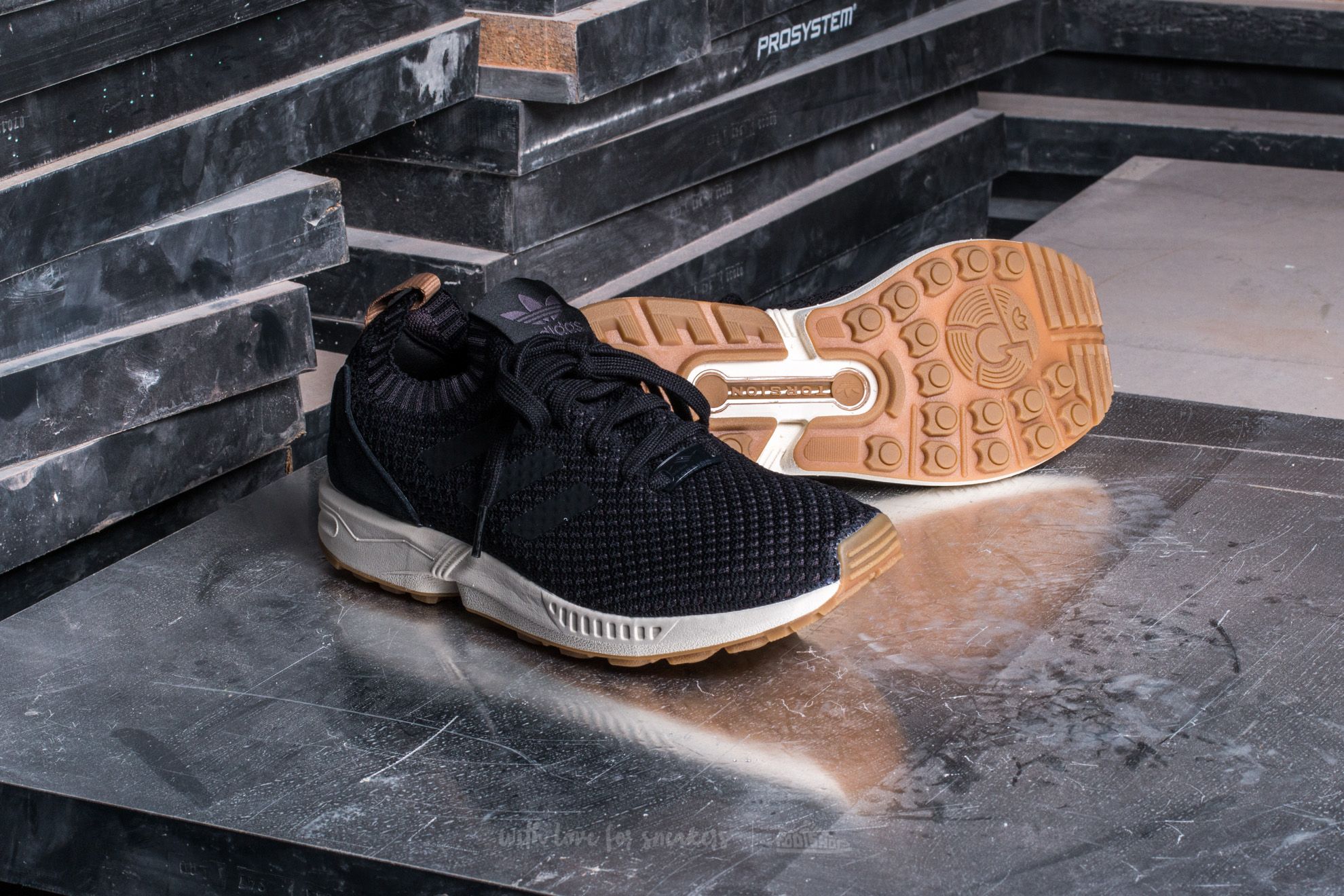 Zx flux primeknit schoenen top