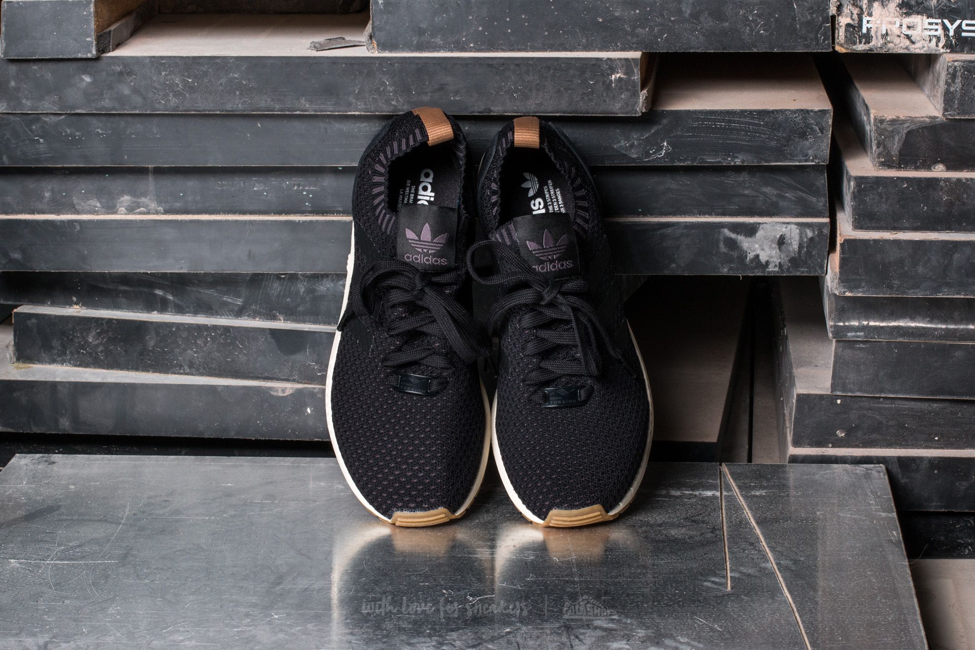 Мъжки кецове и обувки adidas ZX Flux Primeknit Core Black/ Core Black/ Gum