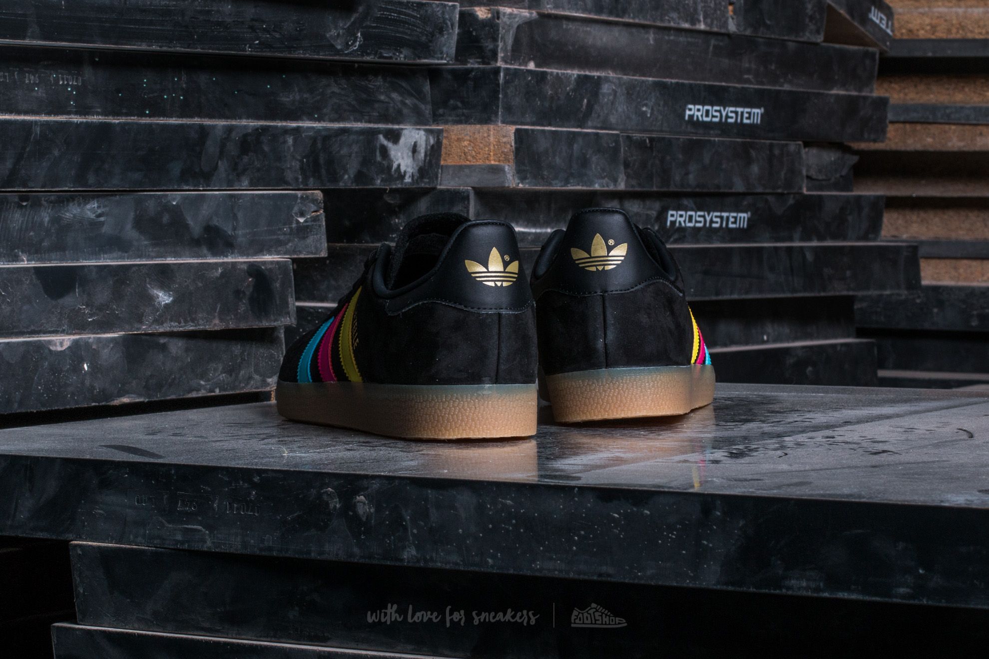 Men's shoes adidas Gazelle Core Black/ Bright Cyan/ Shock Pink
