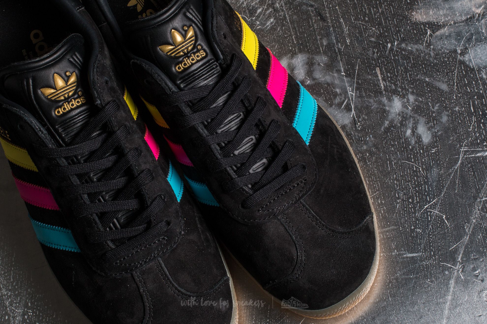 Men's shoes adidas Gazelle Core Black/ Bright Cyan/ Shock Pink