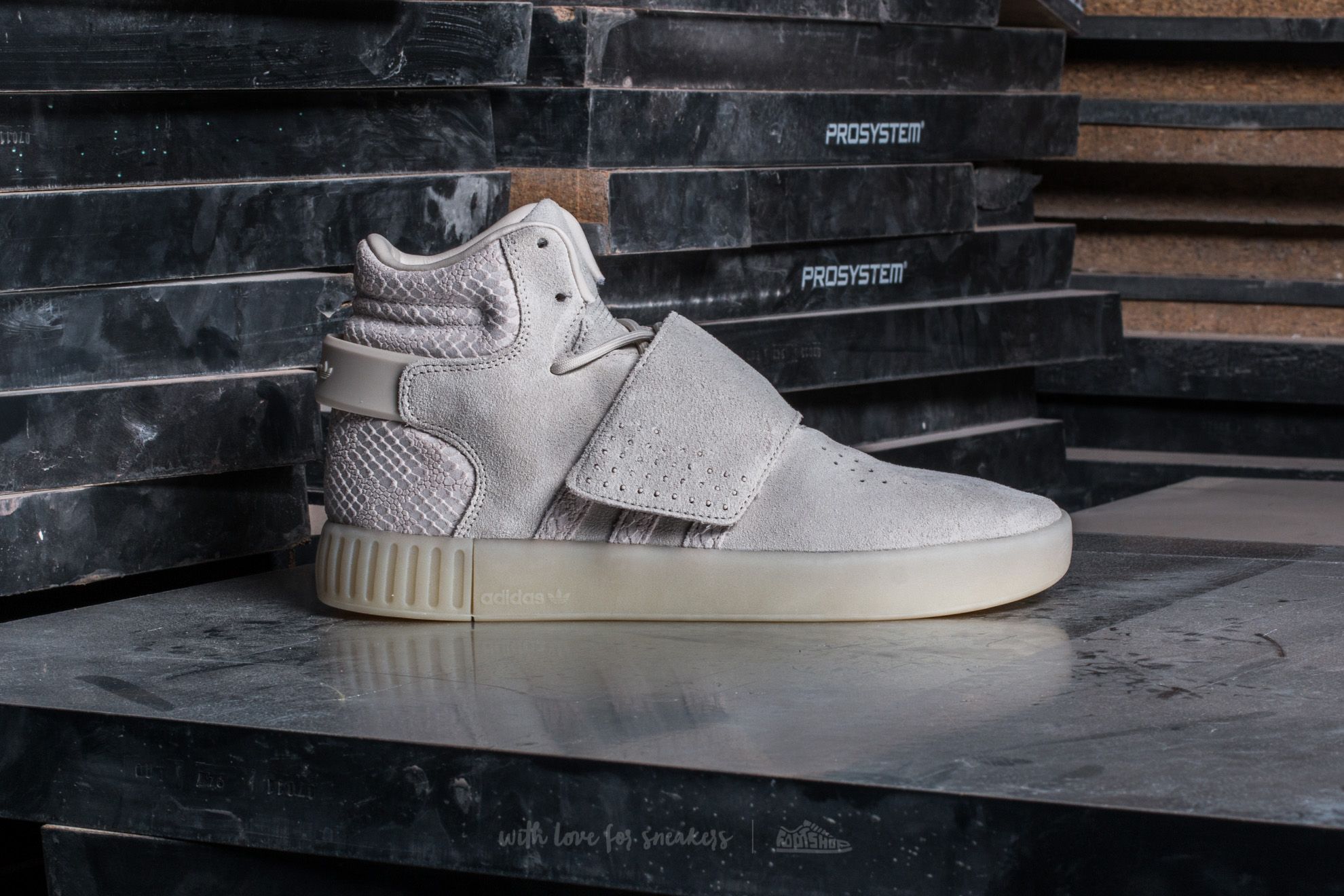 Adidas tubular invader strap clear brown top