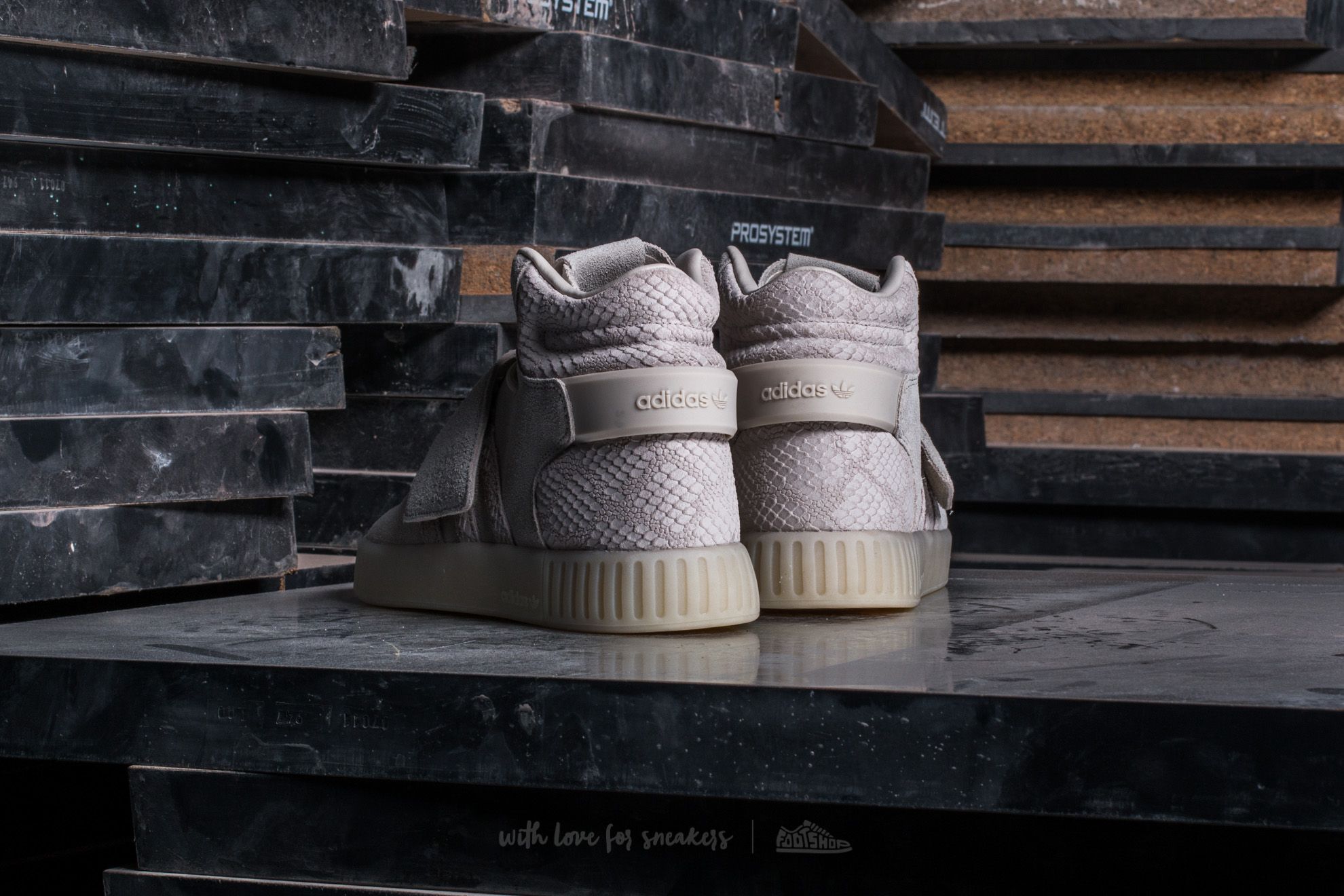 Adidas tubular invader store strap clear brown