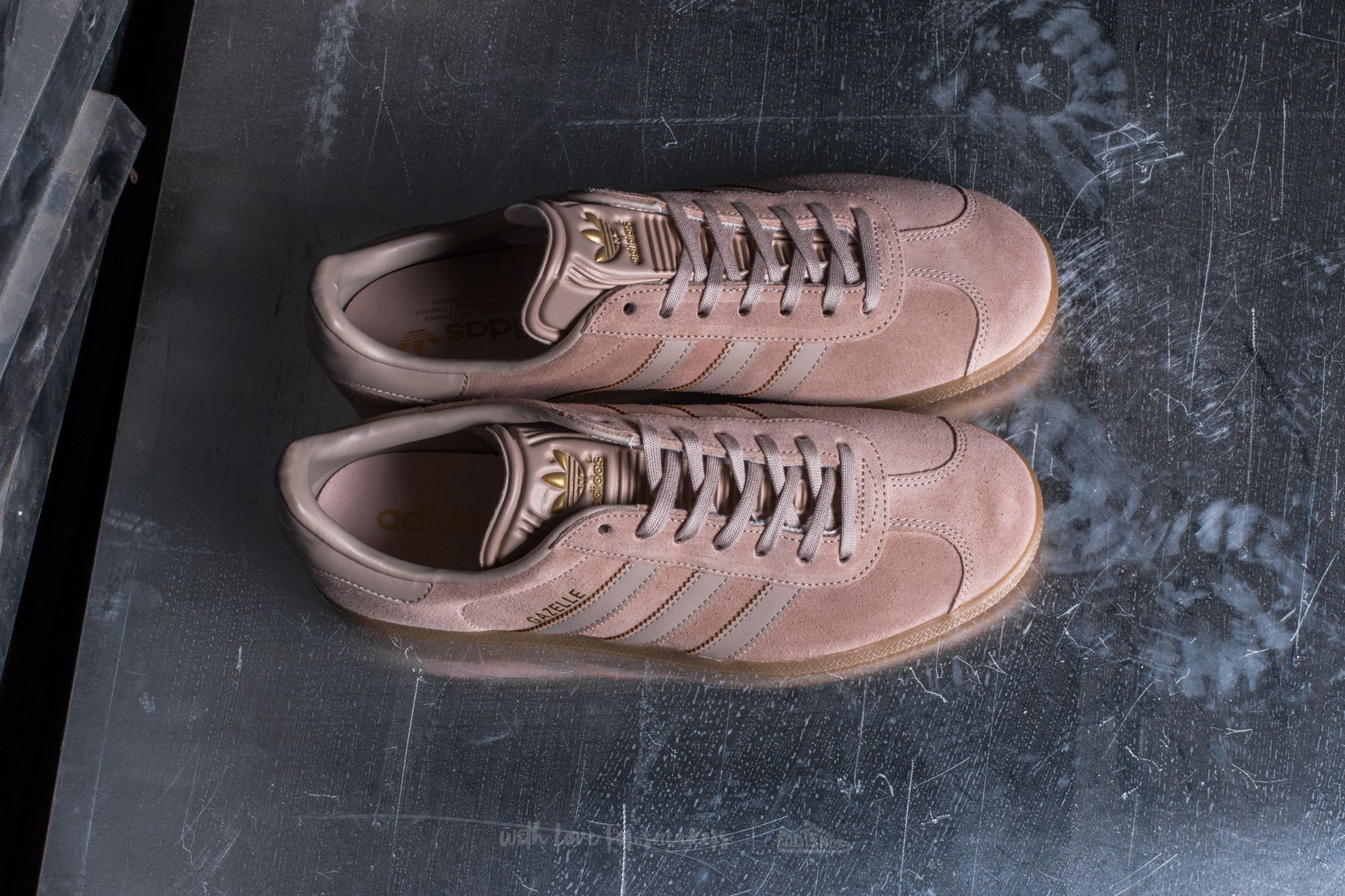 Adidas gazelle best sale clay brown gum