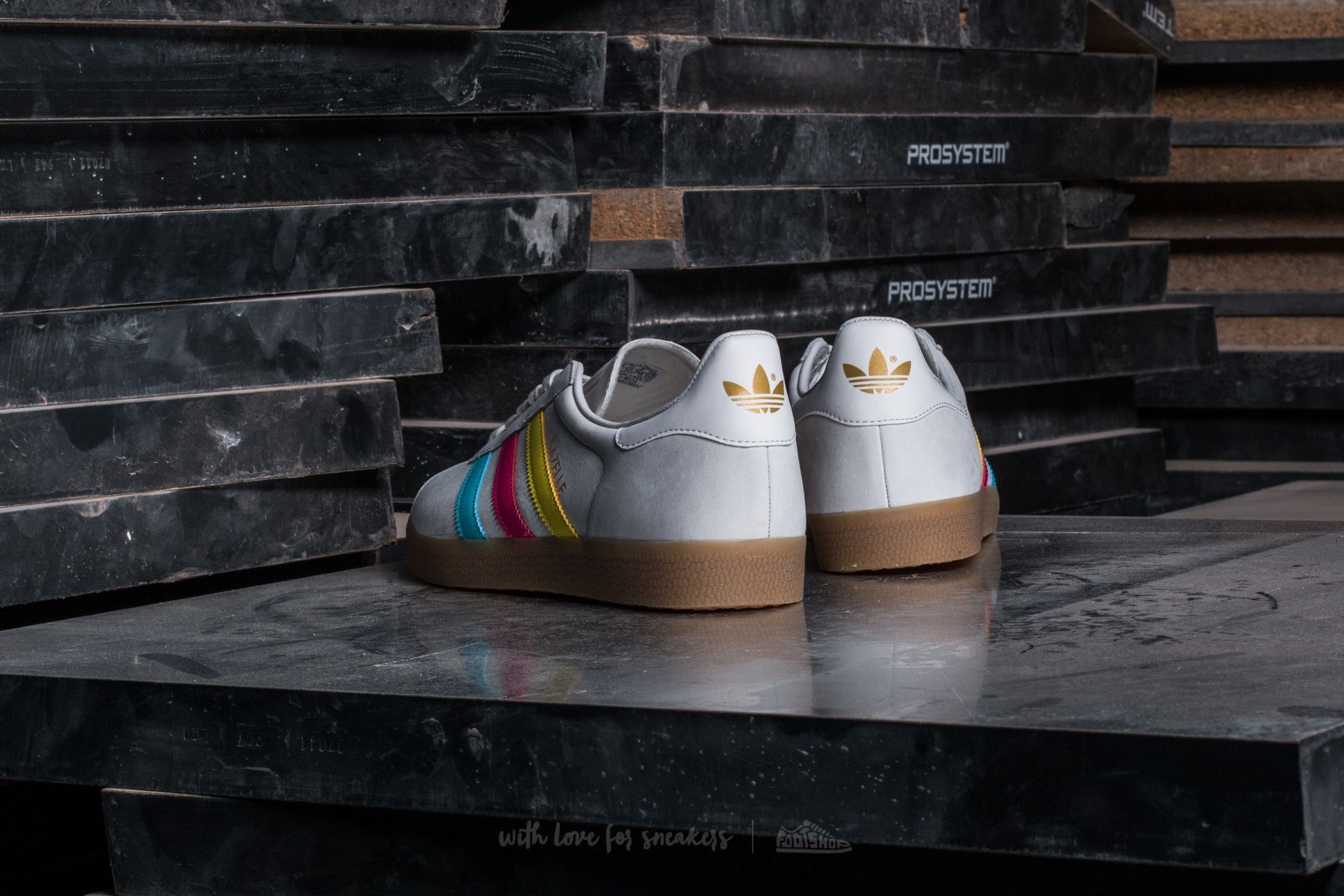 Men's shoes adidas Gazelle Vintage White/ Bright Cyan/ Shock Pink