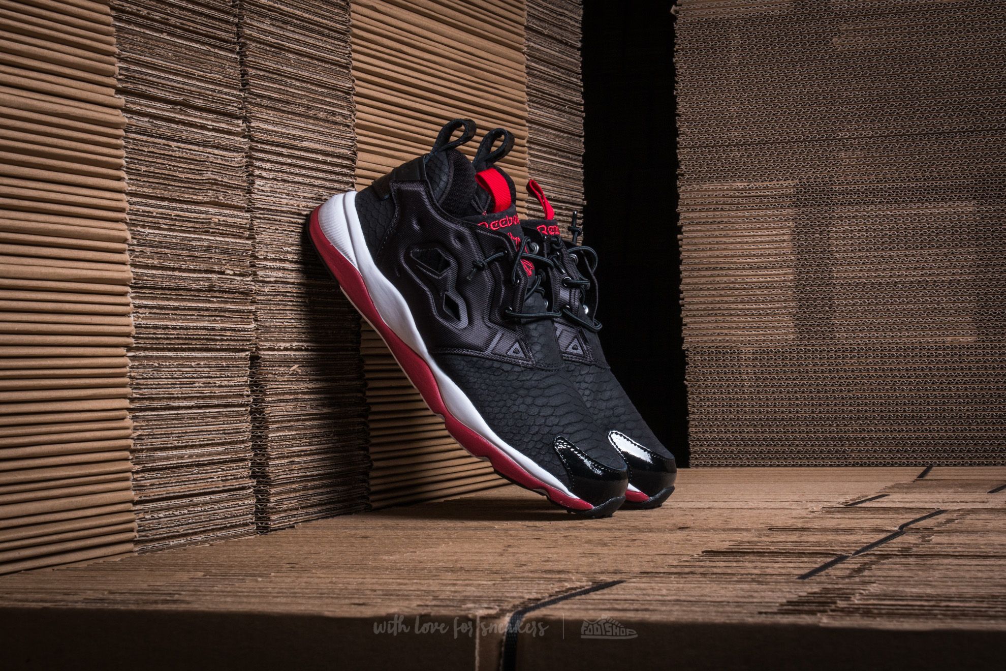 Reebok furylite triple black online