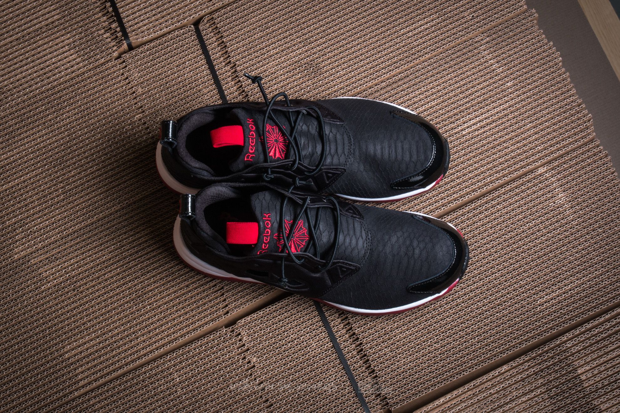 Încălțăminte și sneakerși pentru bărbați Reebok Furylite Stage Black/ Flash Red